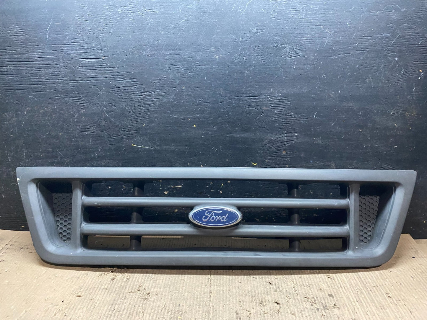 2003 to 2007 Ford Econoline E150 E250 E350 Front Grille Grille V6741 DG0