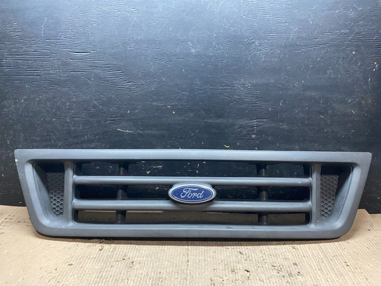 2003 to 2007 Ford Econoline E150 E250 E350 Front Grille Grille V6741 DG0