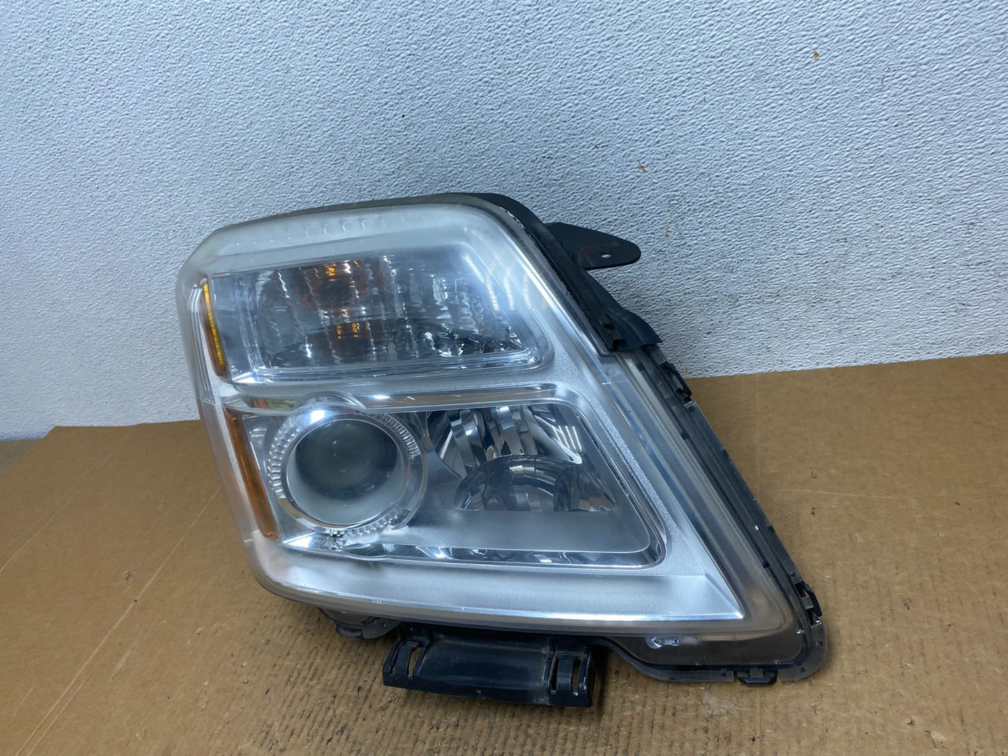2010 to 2015 GMC Terrain Halogen Passenger Right Rh Side Headlight AE1429 DW1
