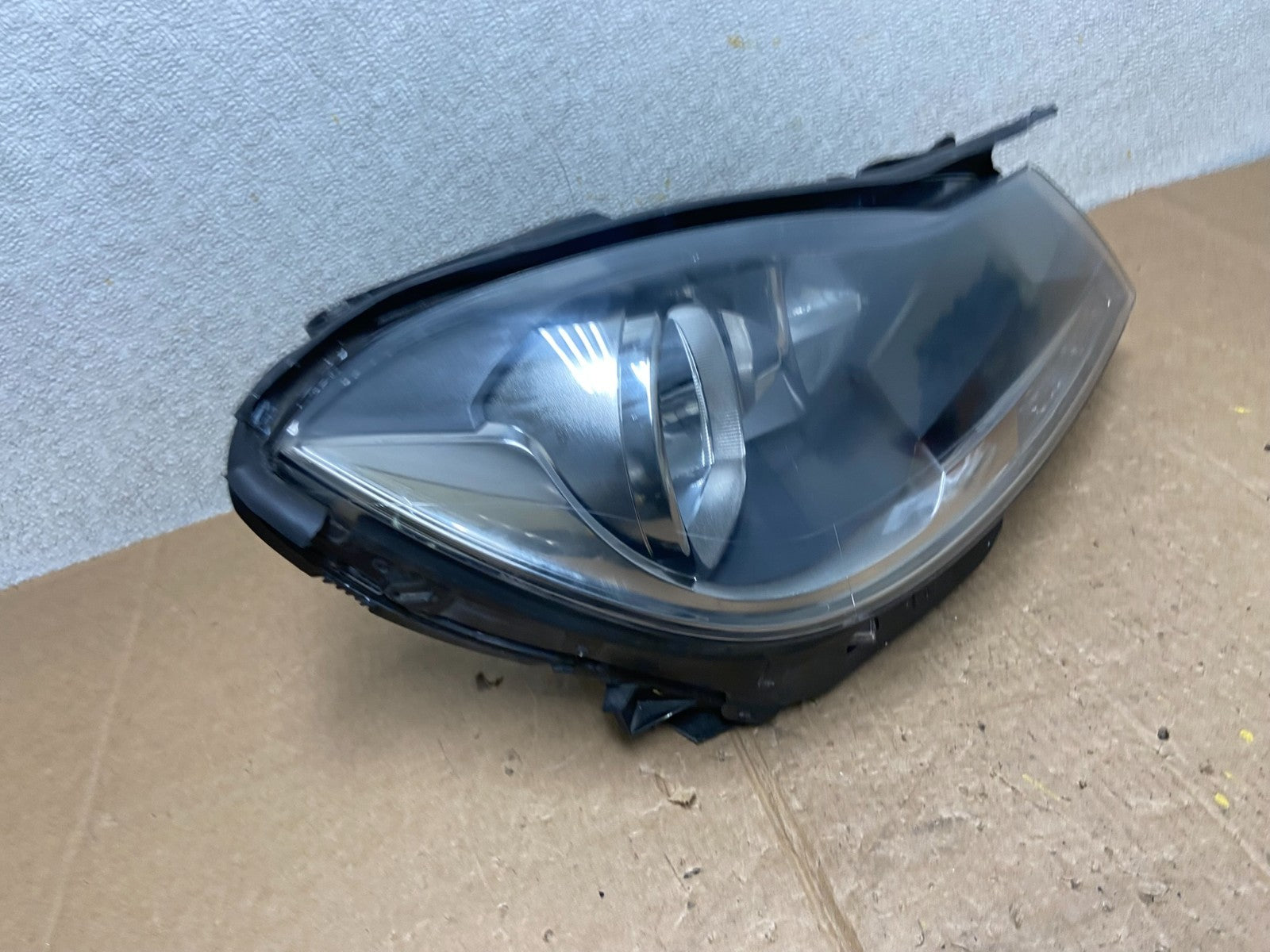 2012 to 2015 Mercedes Benz C250 Coupe Right Passenger Side Headlight ae6738 DG2