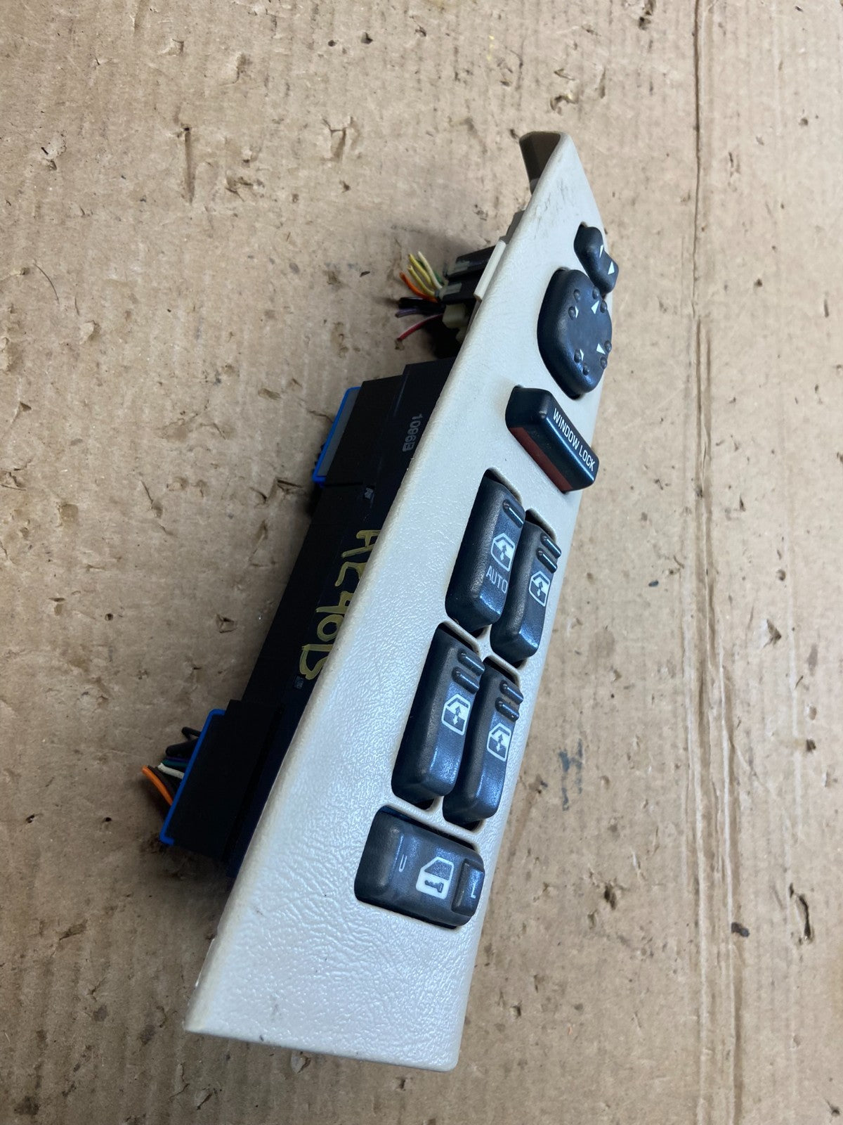 2000 to 2002 Tahoe Yukon Suburban Silverado Master Power Window Switch AE4015 DG2
