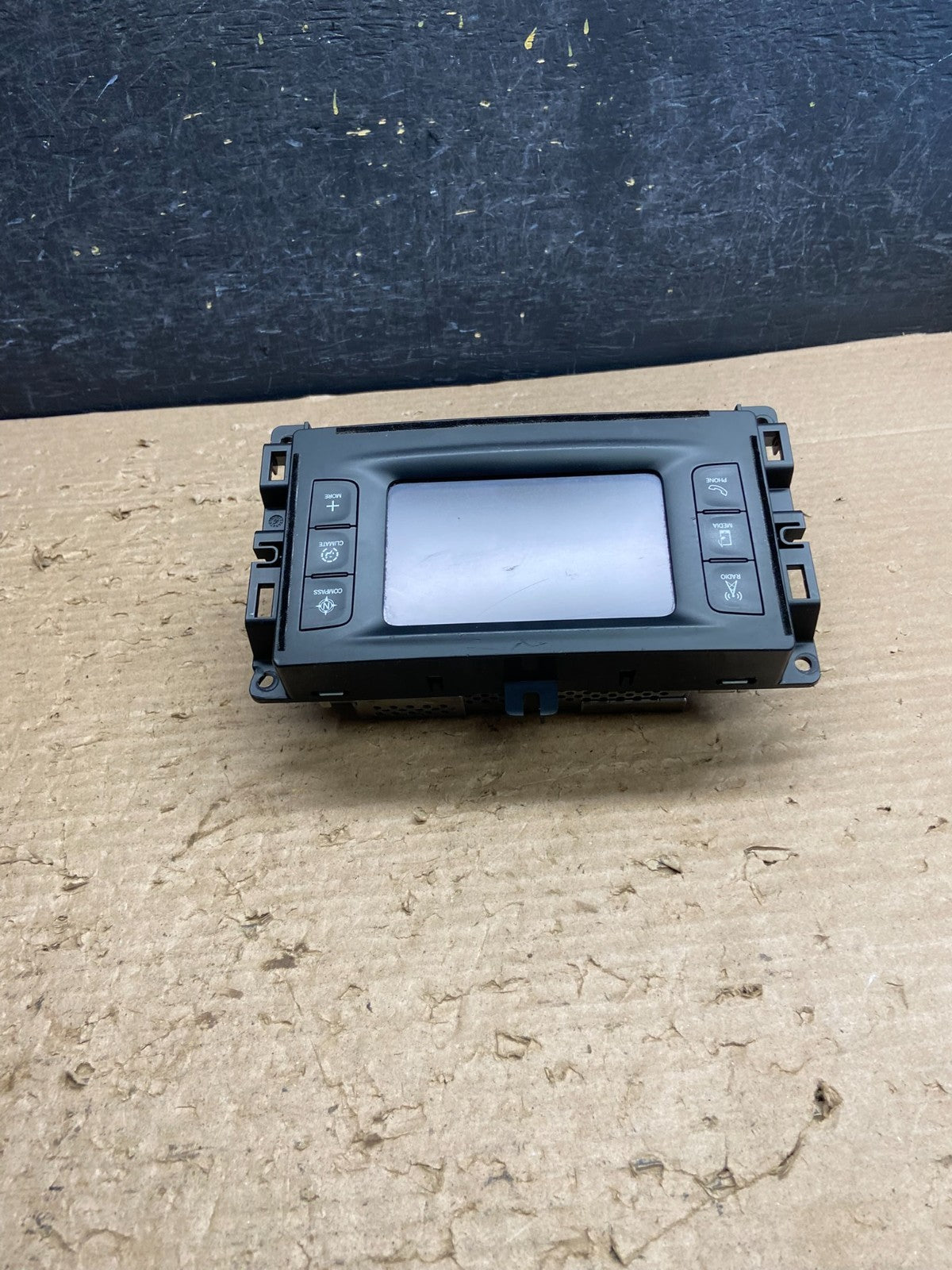 2015 to 2016 Chrysler 200 Radio Receiver Display Screen Player AG8697 DG3