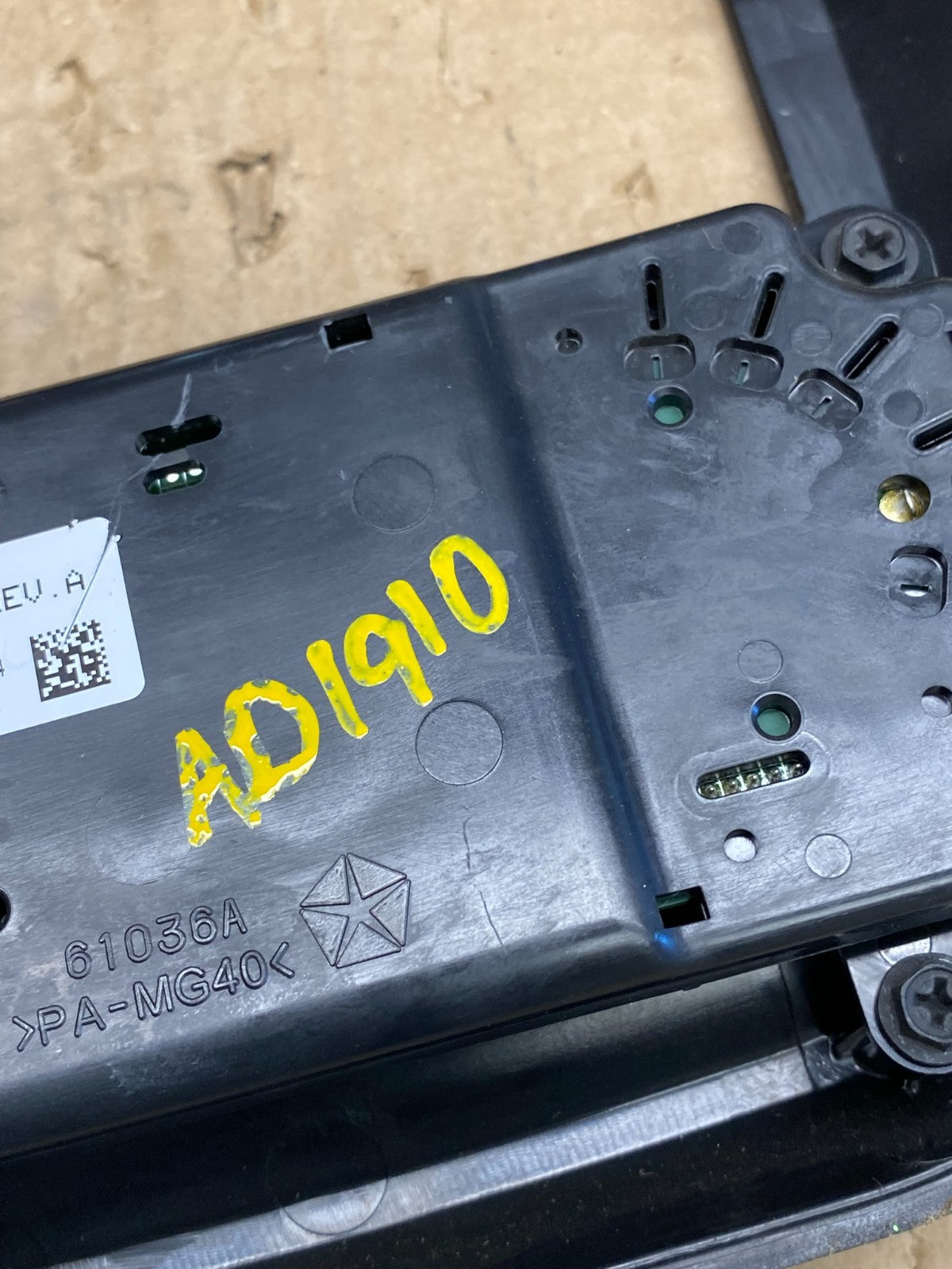 2011 to 2017 Jeep Compass Dash Climate Temperature Control Radio Bezel AD1910 DG6