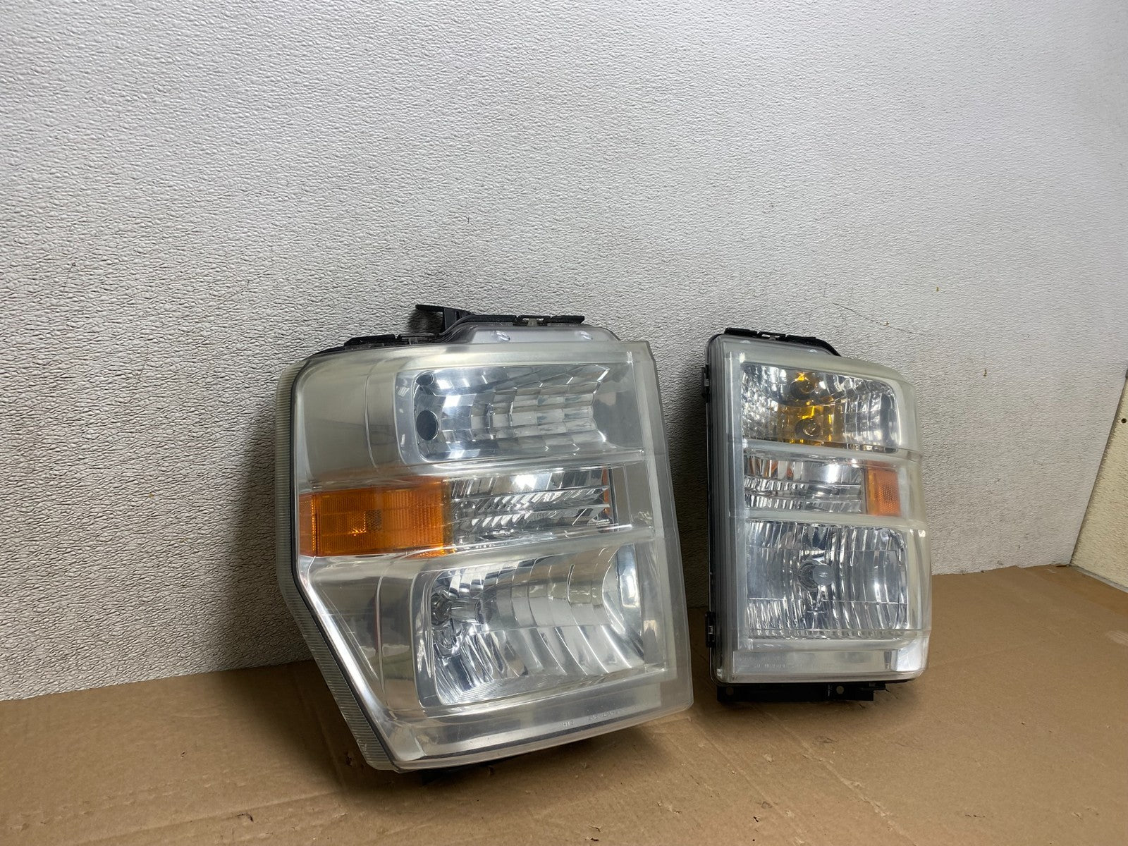 2008-2014 Ford Econoline E150 E250 E350 Left+Right Headlights T5648 DW2