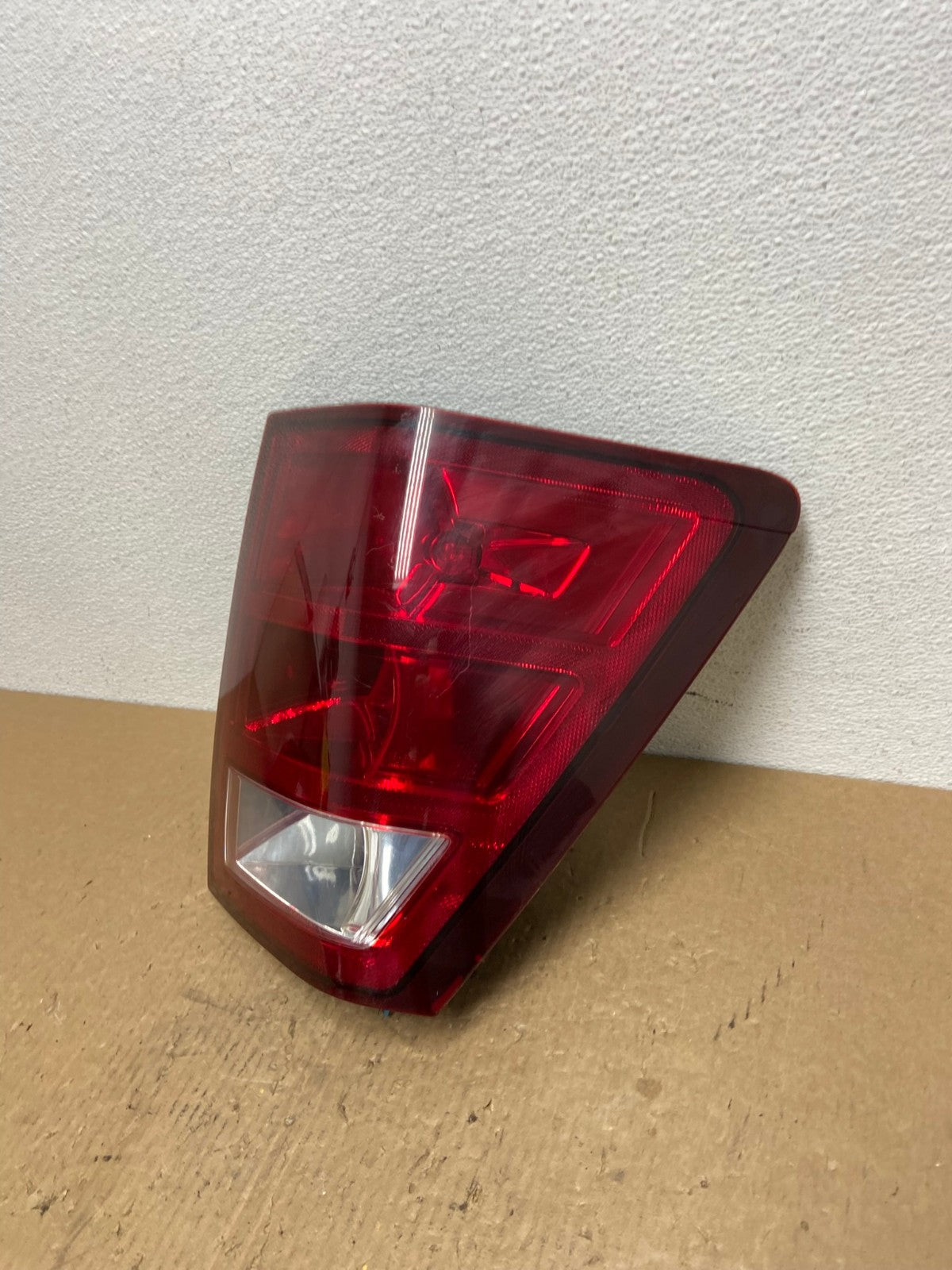 2005 - 2006 Jeep Grand Cherokee Right Passenger Rh Side Tail Light AC1408 LK1