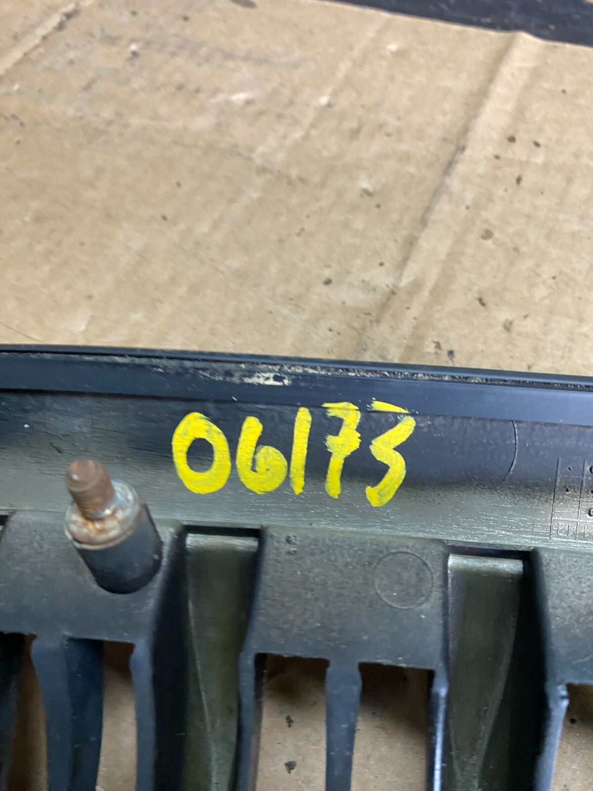 2001 to 2005 Hyundai Sonata Front Upper Grille Grill Bumper O6173 PS15