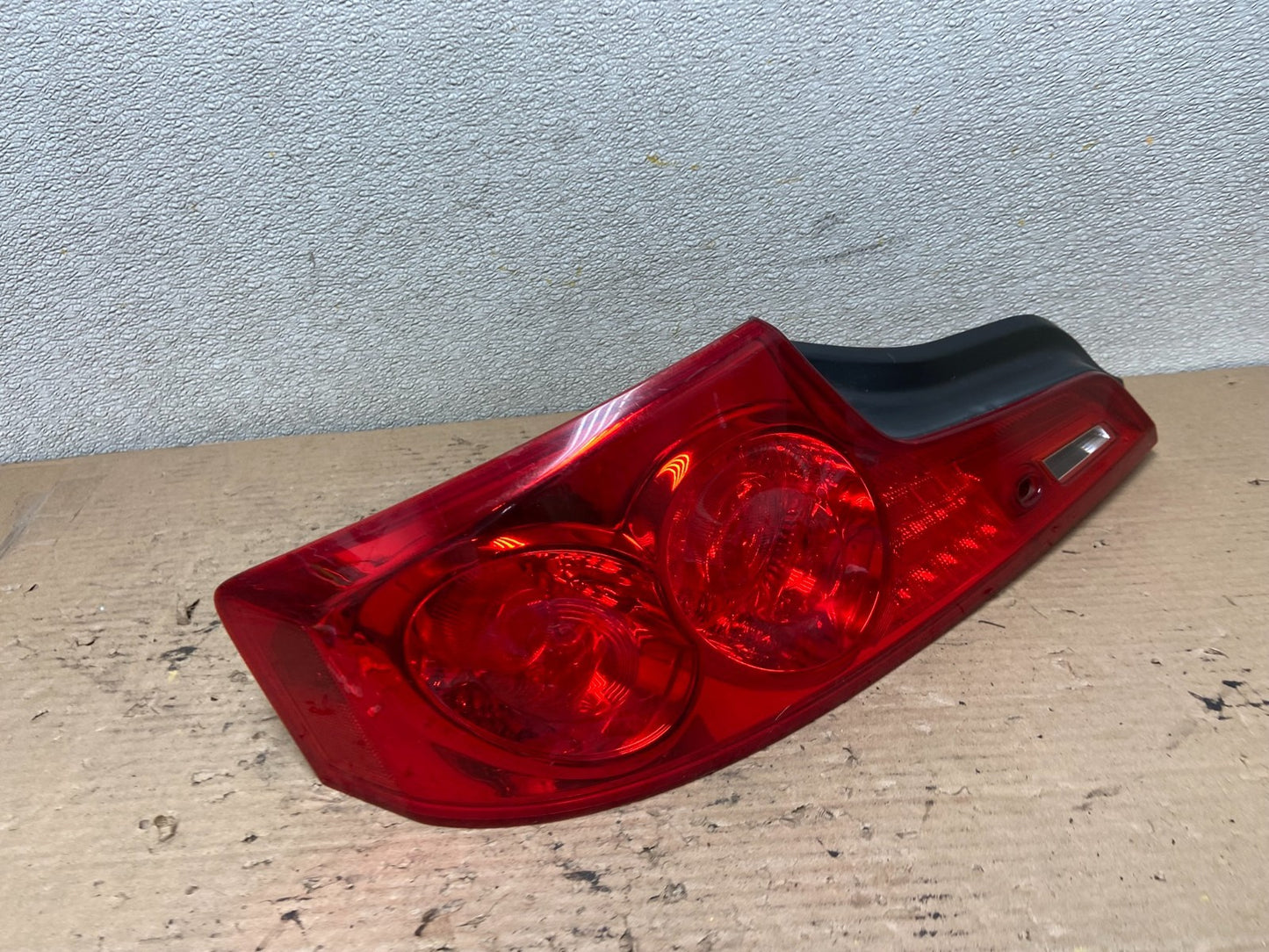 2006 - 2007 Infiniti G35 Coupe Left Driver LH Outer Tail Light Oem AA9816 LK2