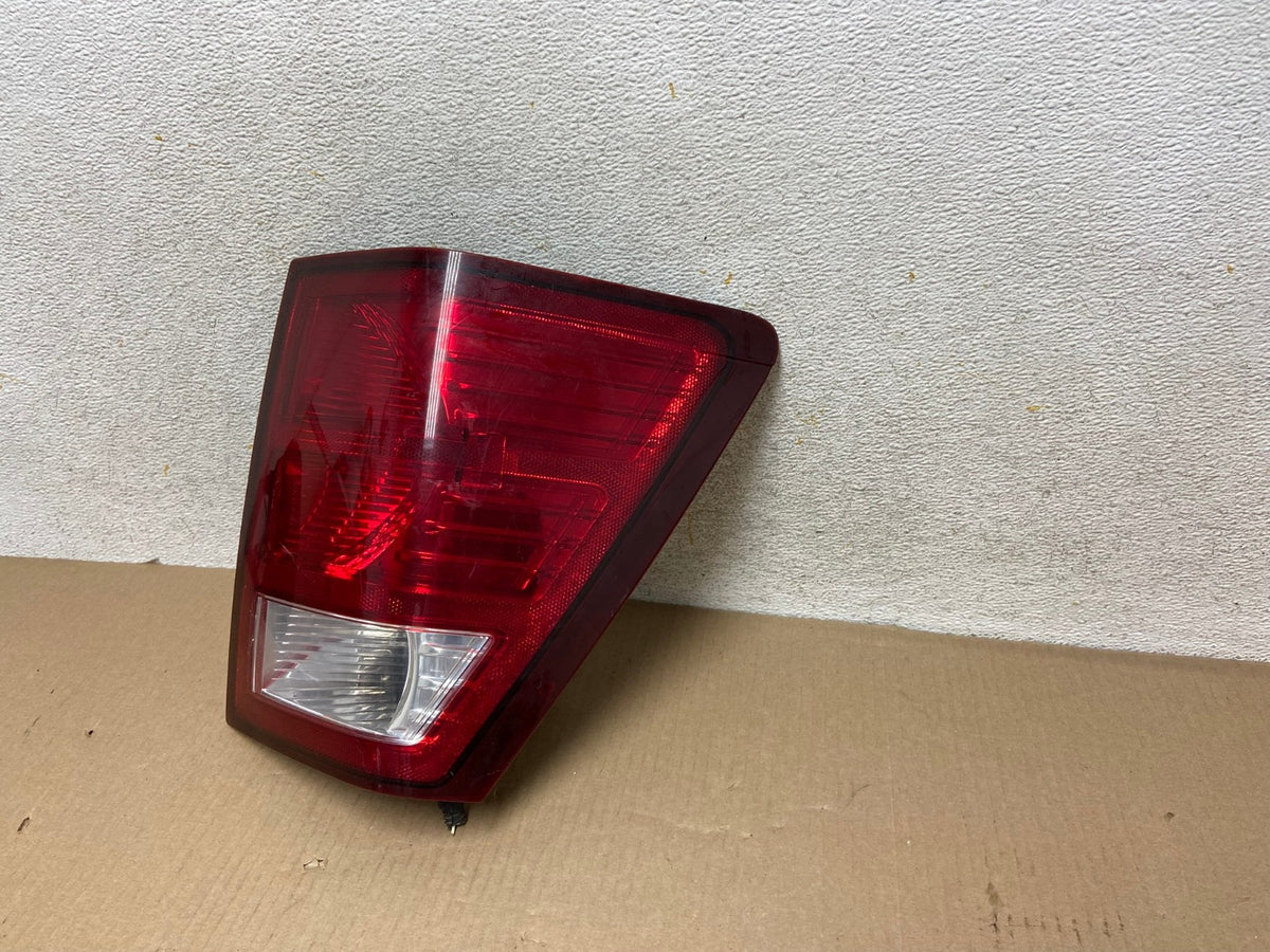 2007 to 2010 Jeep Grand Cherokee Right Passenger Tail Light AH5690 LK2