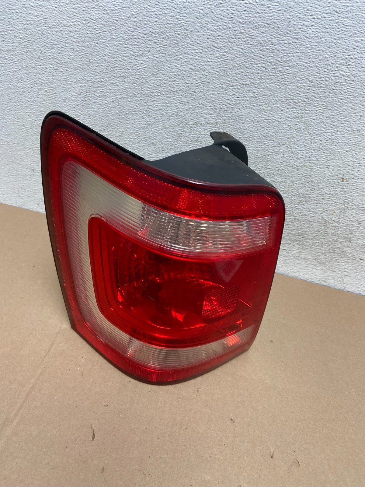 2008 to 2012 Ford Escape Left Driver LH Side Tail Light AG6587 DW0