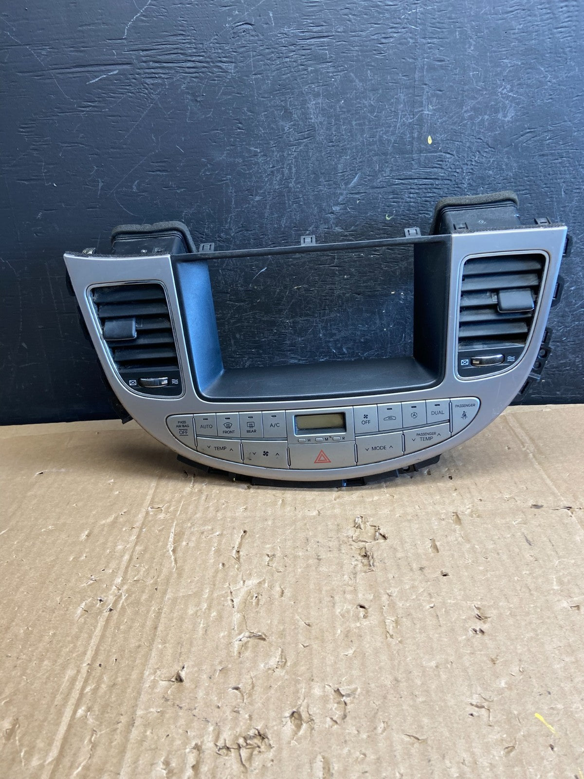 2009 to 2014 Hyundai Genesis A/C Heater Temperature Climate Control AD6774 DG0