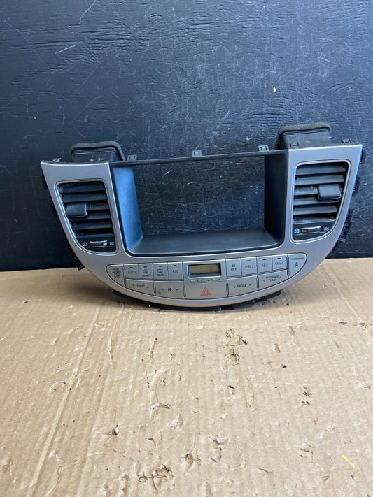 2009 to 2014 Hyundai Genesis A/C Heater Temperature Climate Control AD6774 DG0