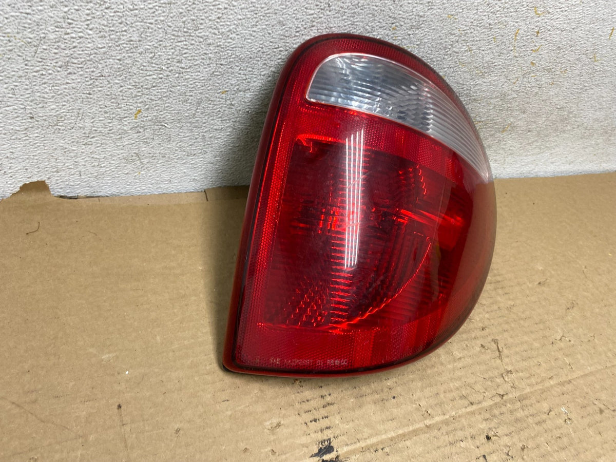 2004 - 2007 Dodge Grand Caravan Right Passenger Side Tail Light AH8114 DW1