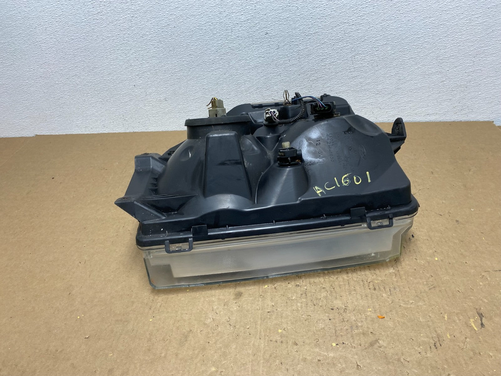2008-2014 Ford Econoline E150 E250 E350 Left Driver LH Headlight OEM AC1601 DW5