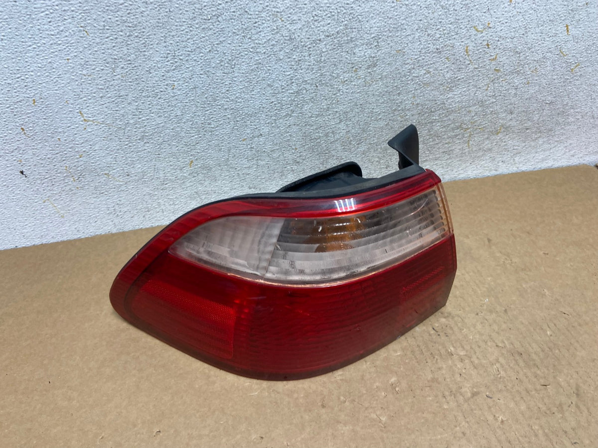 1998 to 2000 Honda Accord Sedan Tail light Left Driver LH Side AI3277 LK0