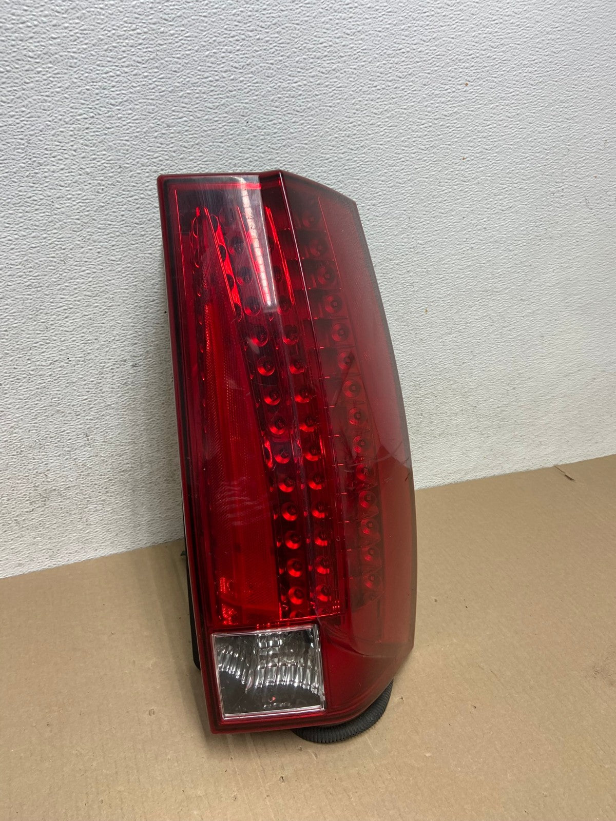 2007 to 2014 Cadillac Escalade Right Passenger RH Side Tail Light AE9451 LK2