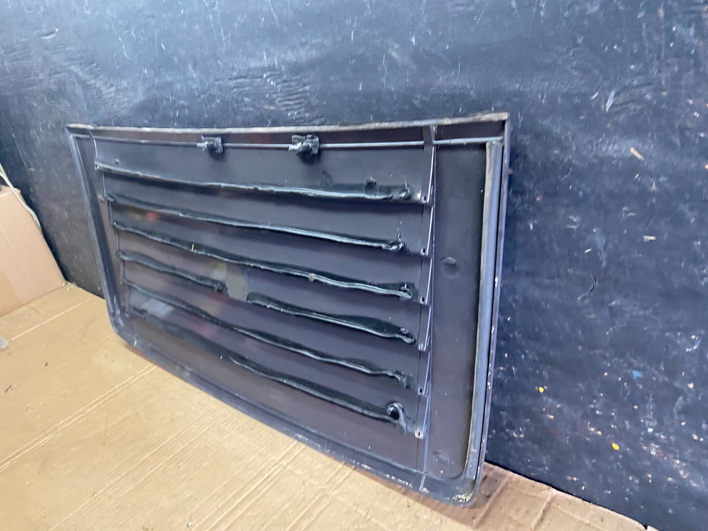 2006 to 2010 Hummer H3 Hood Mounted Grille Vent Trim Panel Black  T3928 DG4