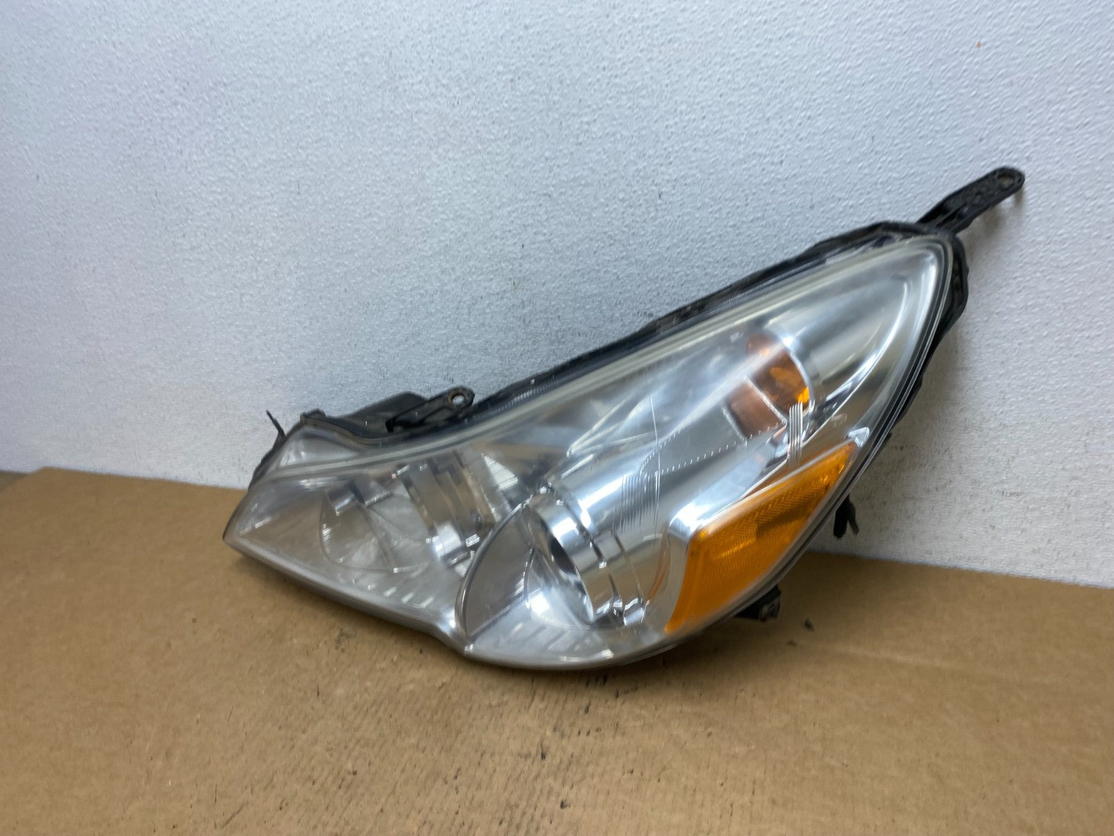 2010 2011 2012 Subaru Legacy Outback Left Driver Halogen Headlight AD4672 DW1