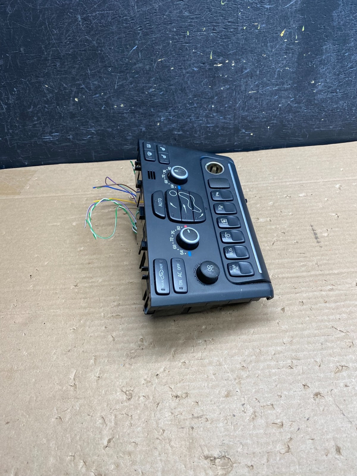 2003-2013 Volvo XC90 Center A/C Climate Control Radio Panel Bezel AG6382 DG1