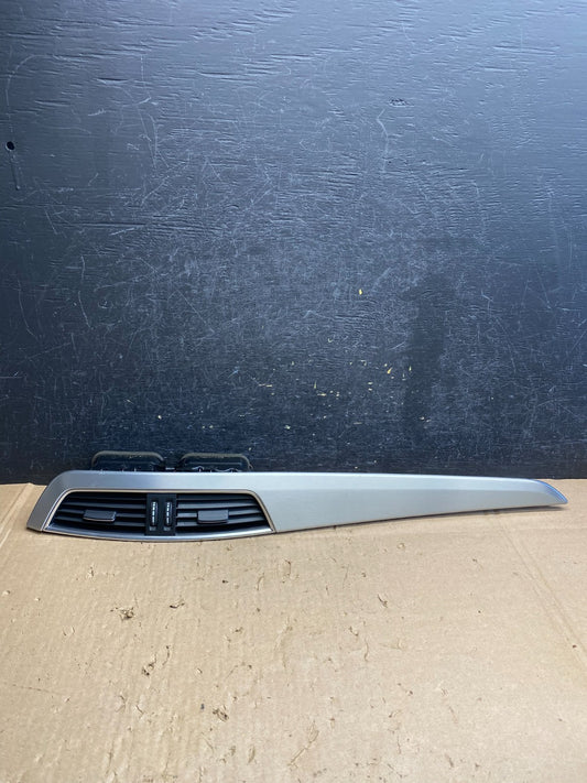 2012-2014 Mercedes W204 C250 Front Center Dashboard Dash Air Vent AJ1345 DG0