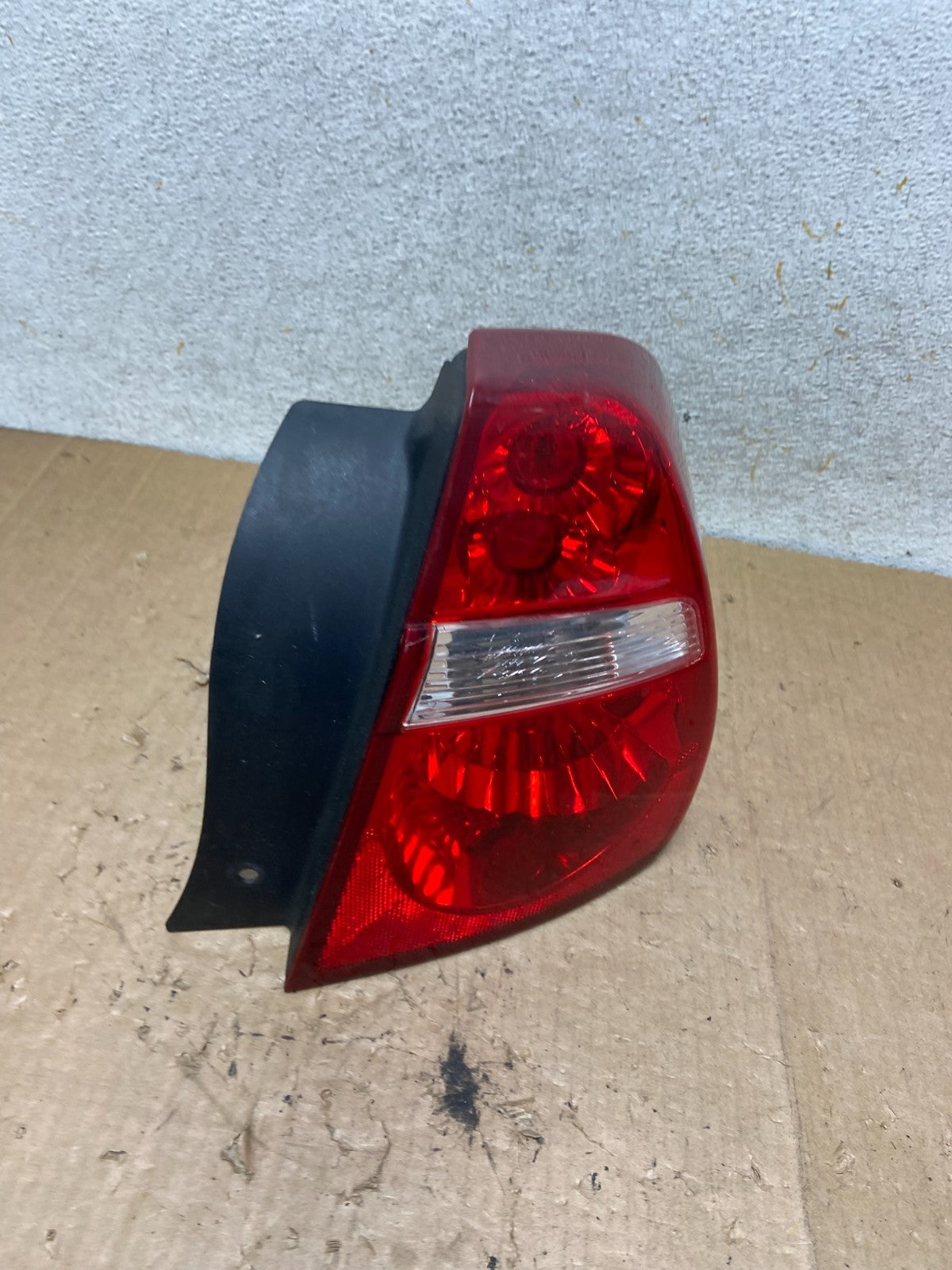 2004 to 2008 Chevrolet Malibu Right Passenger Side Tail Light AI9353 LK2