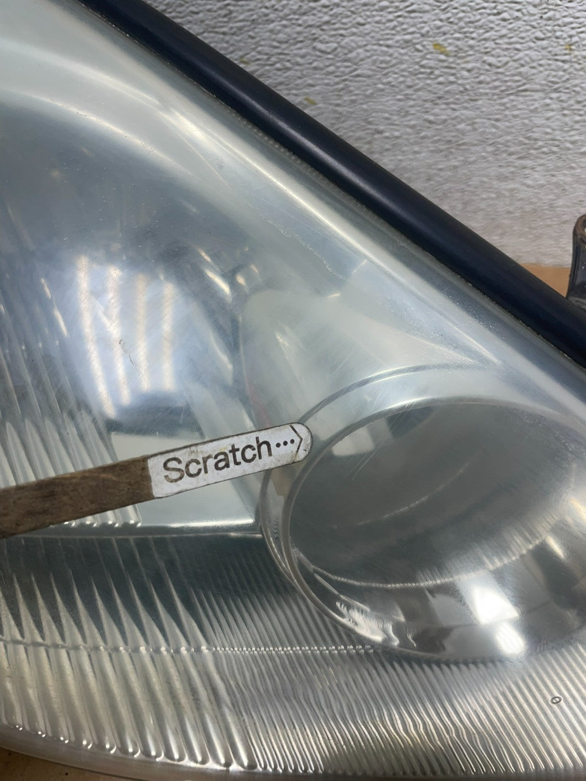 2004-2005 Toyota Sienna Driver Right Passenger Halogen Headlight OEM Q6742 DW3