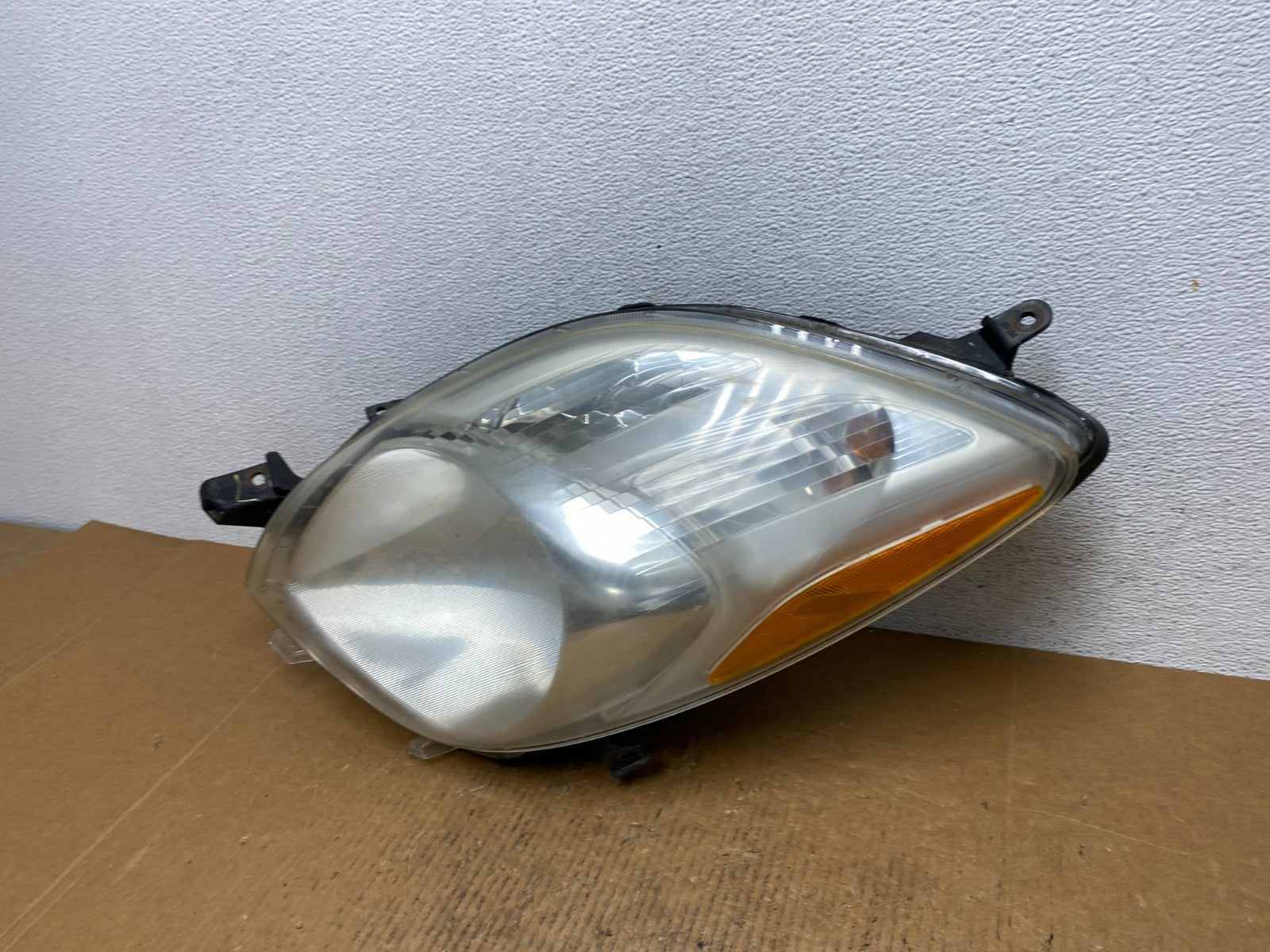 2006-2008 Toyota Yaris Hatchback Left Driver Halogen Headlight AE1237 DW1