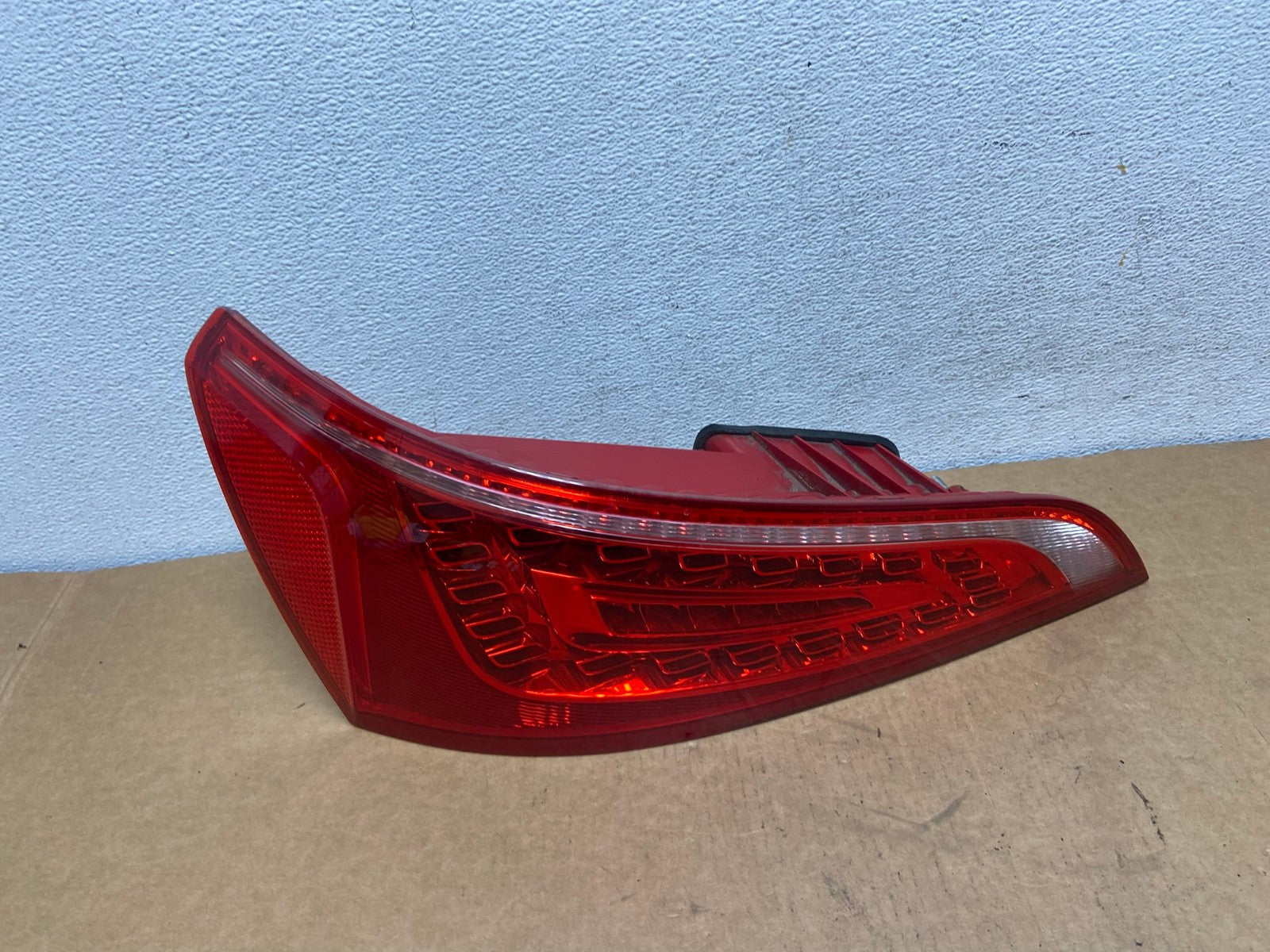 2009 to 2012 Audi Q5 Left Driver LH Side Tail light AD5437 LK0