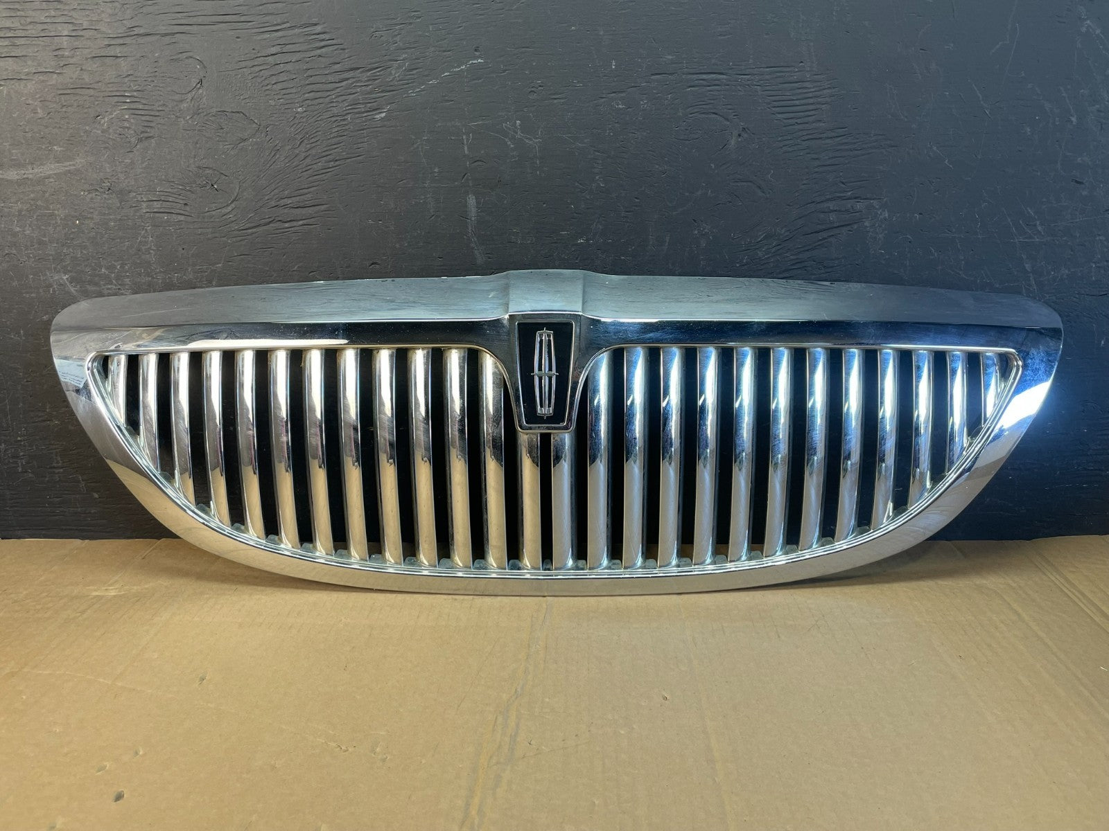 2003 to 2011 Lincoln Town Car Front Upper Grille Grill Chrome W/Emblem AC9728 DG0