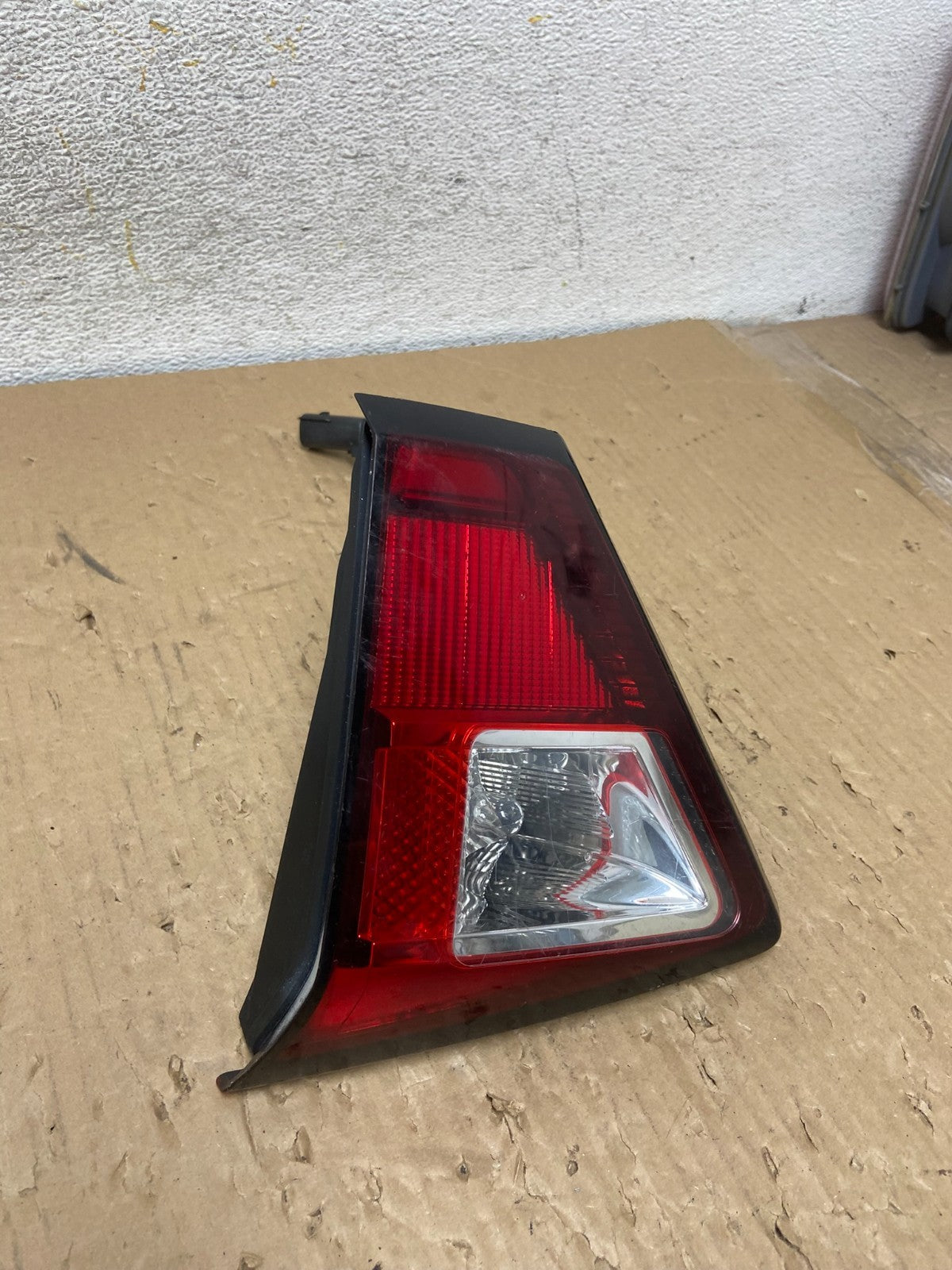 2017 2018 2019 Ford Escape Right Passenger RH Side Inner Tail Light AH2817 DG1