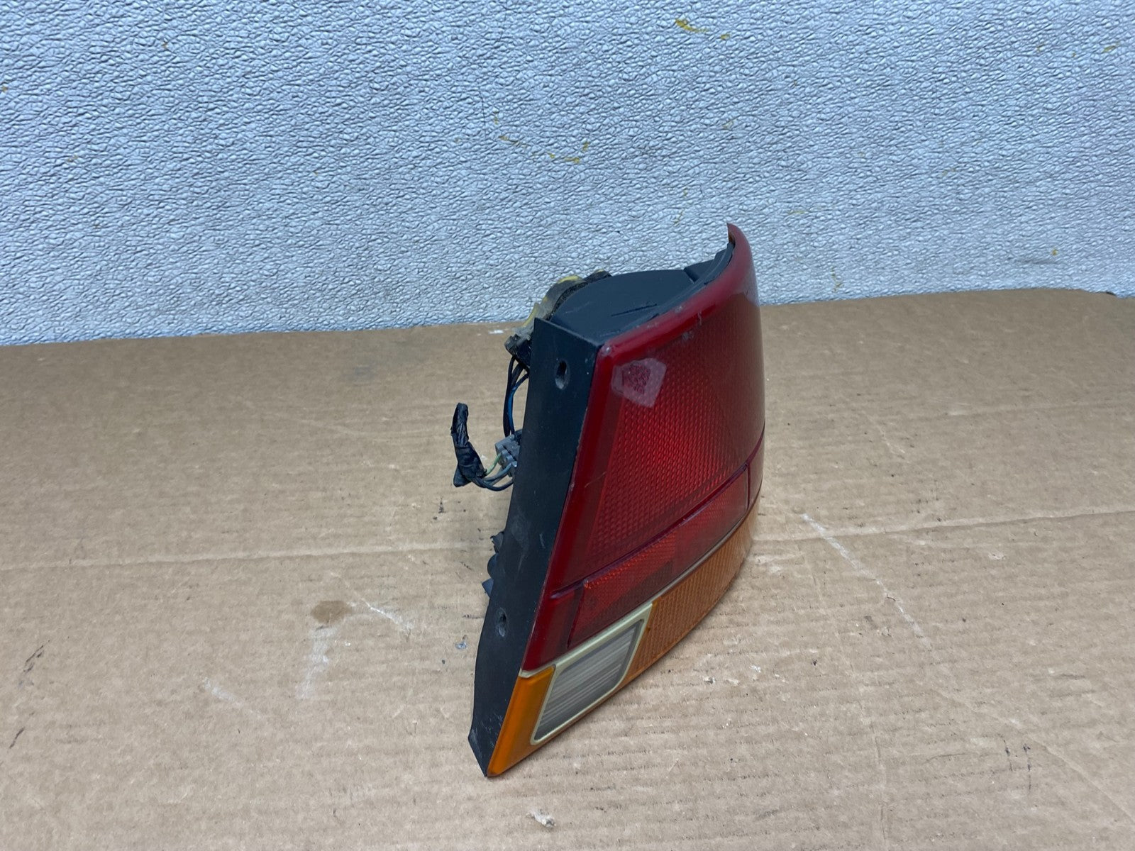 1997-1999 Saturn SL SL1 Sedan Right Passenger RH Side Tail Light OEM z1373 DG2