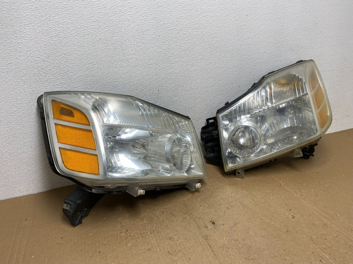 2004 to 2007 Nissan Armada Left+Right Side Set Headlights AC5970 DW2