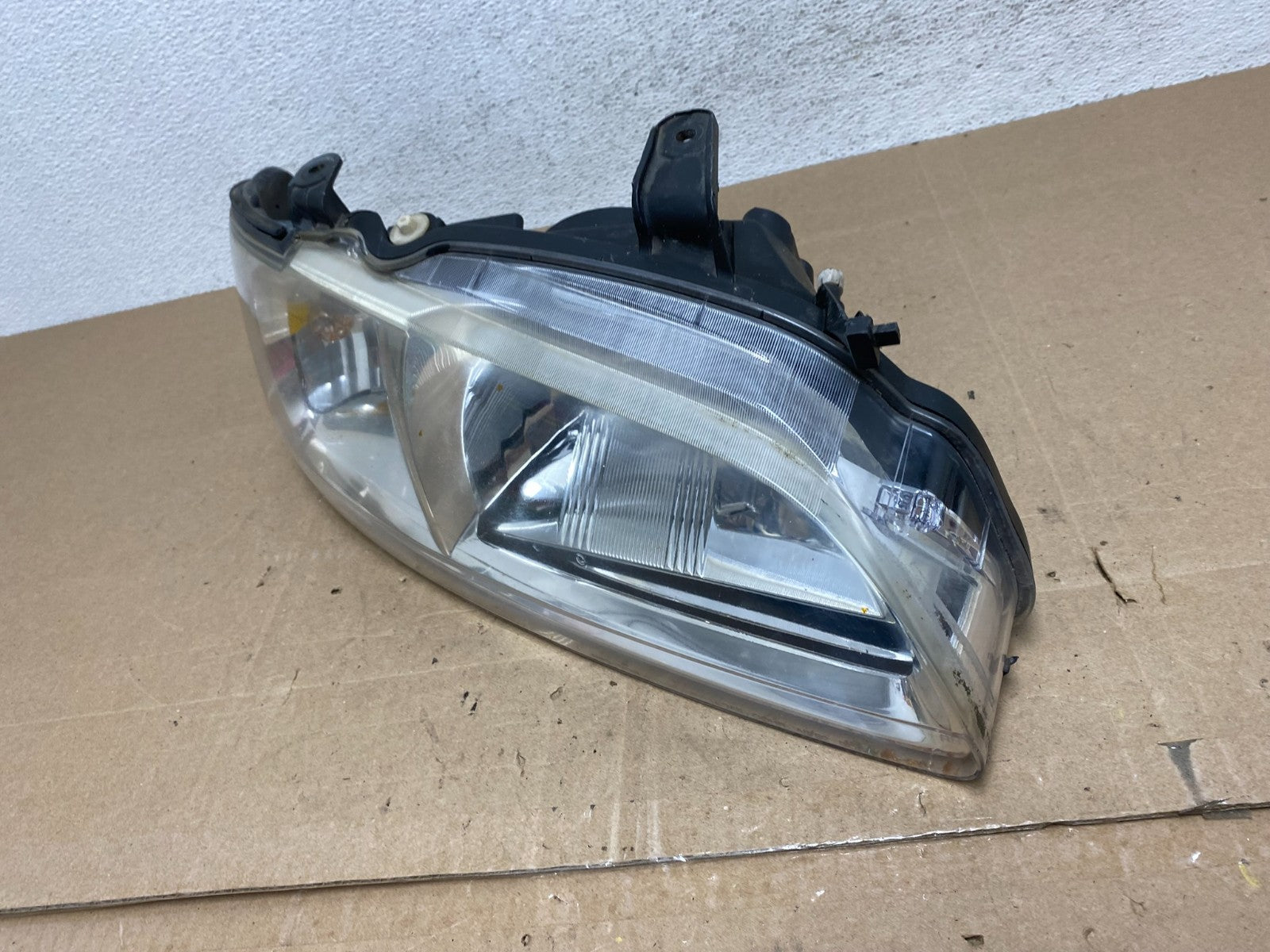 2000 to 2003 Nissan Sentra Front Right Passenger RH Side Headlight AE5949 DW1