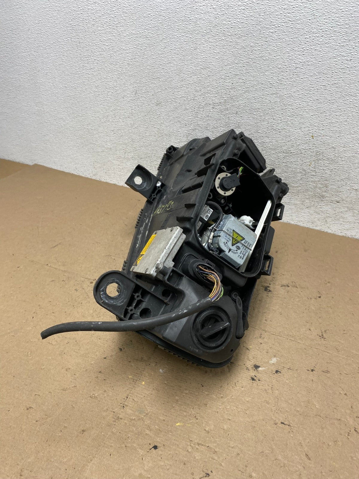 2005 to 2008 Audi A6 Right Passenger Side Headlight Xenon HID AF5143 DW6