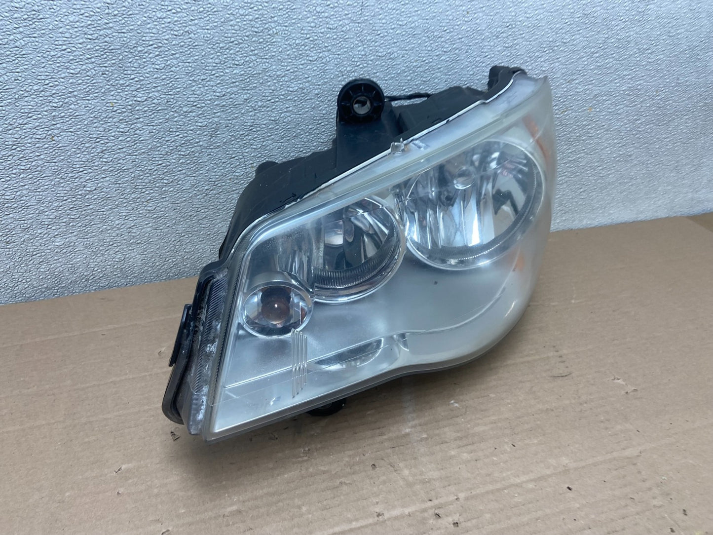 2008 to 2016 Chrysler Town and Country Left Driver Lh Side Headlight AA8711 DW2