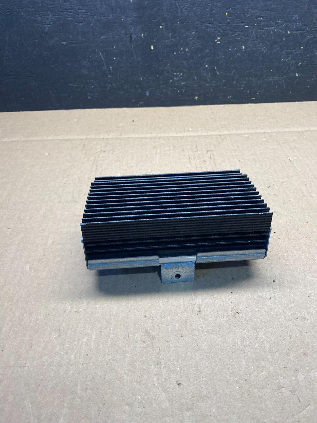 2004-2010 BMW X3 Top HiFi Lear Radio Audio Amplifier Amp P7499 DG3