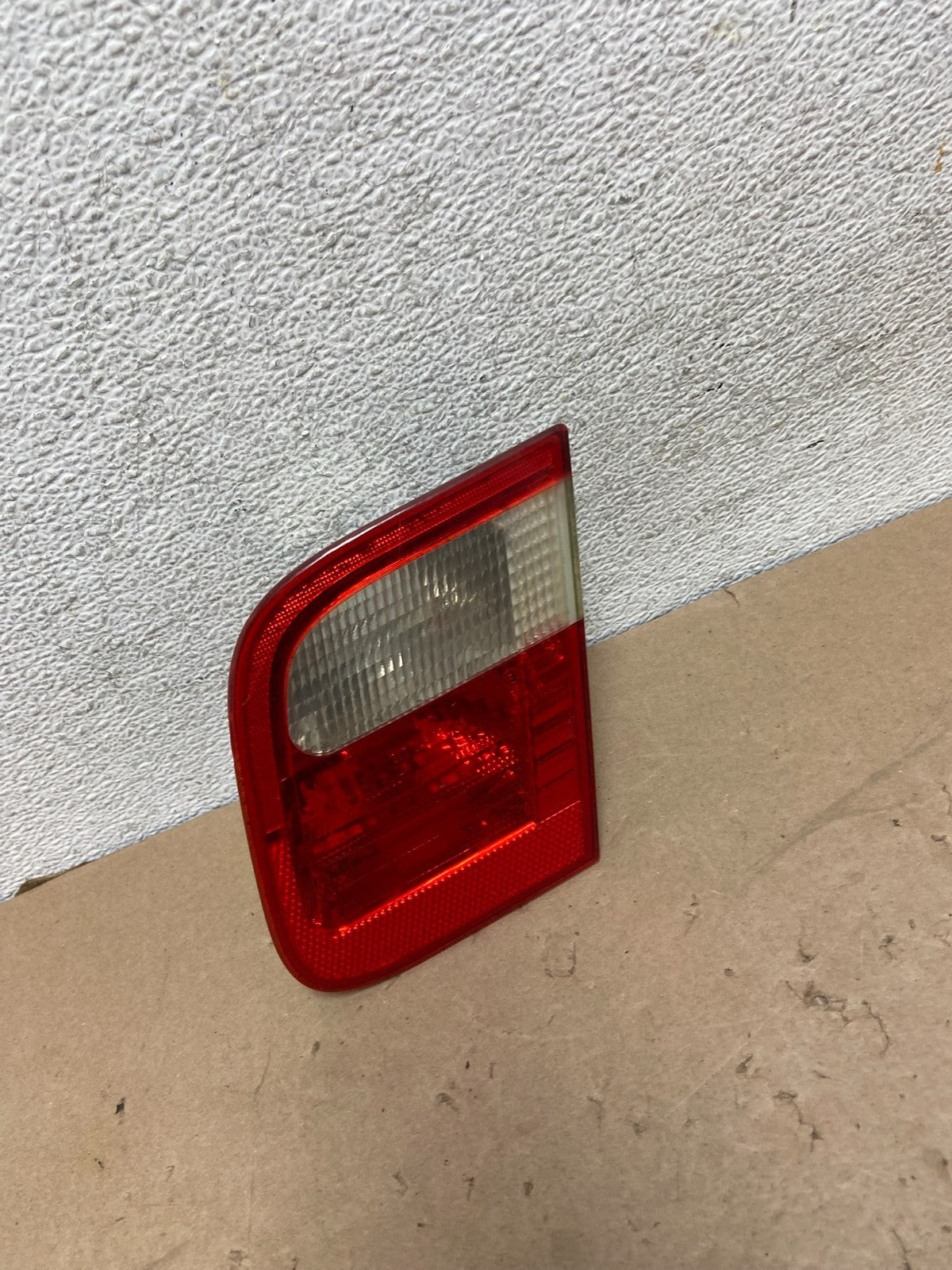 1998 - 2001 BMW 3 325i E46 Series Right Passenger Inner Tail Light AG5593 DG2