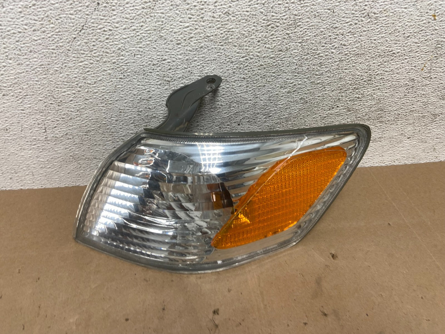 2000 - 2001 Toyota Camry Front Left Driver Lh Turn Signal AE5970 DW0