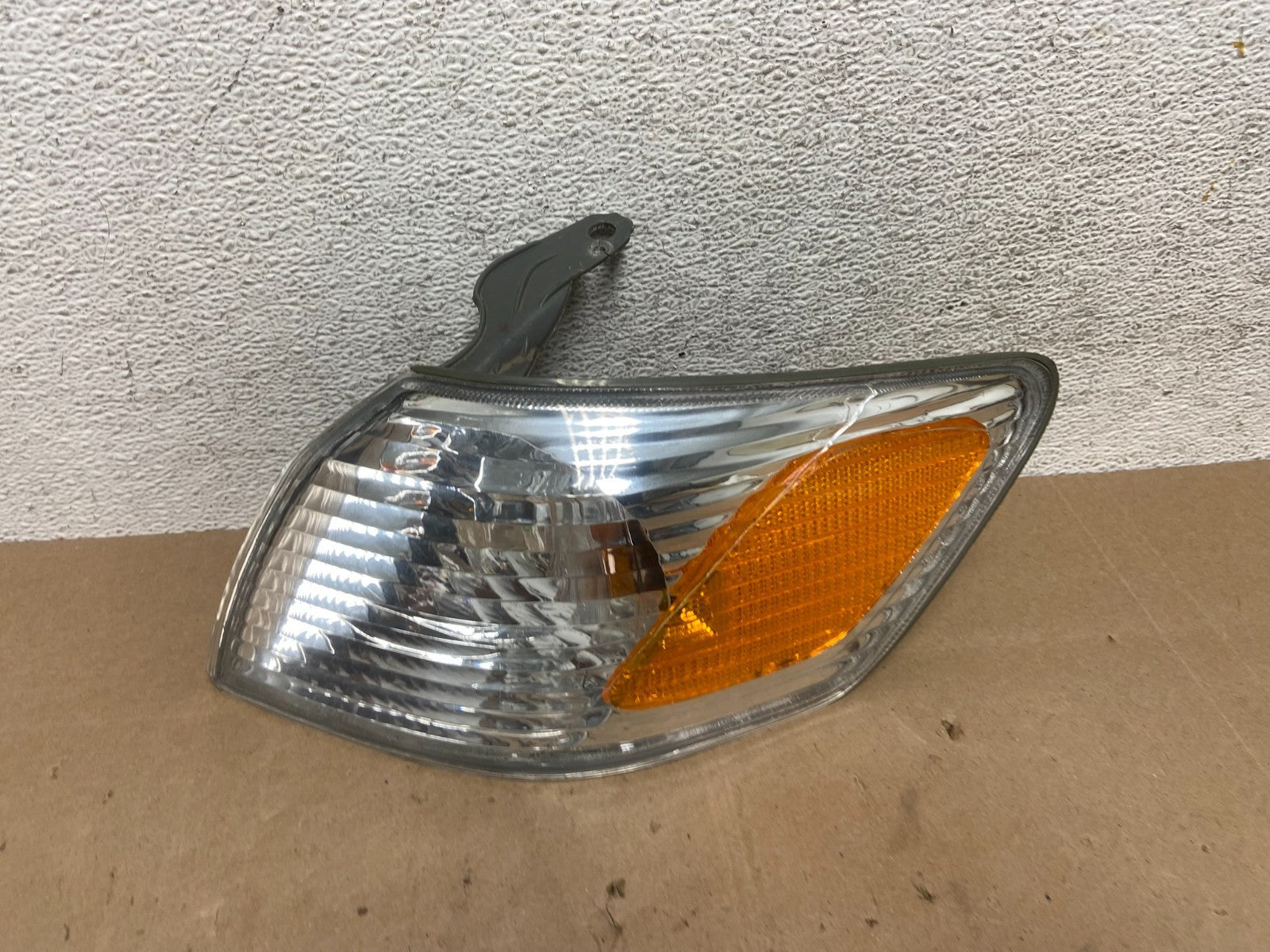 2000 - 2001 Toyota Camry Front Left Driver Lh Turn Signal AE5970 DW0