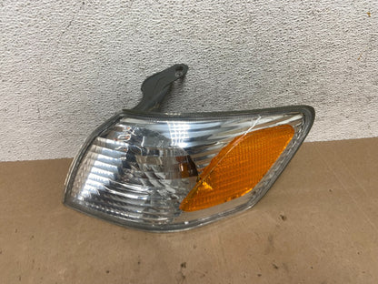 2000 - 2001 Toyota Camry Front Left Driver Lh Turn Signal AE5970 DW0