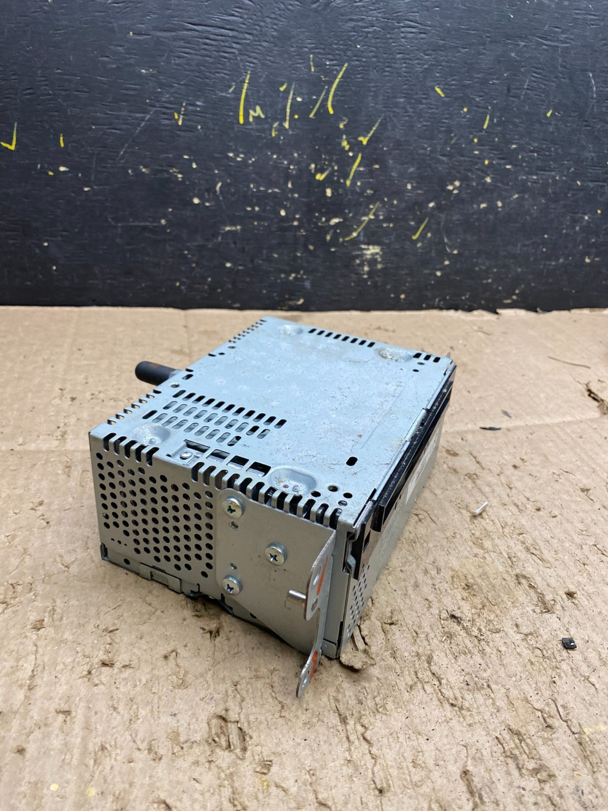 2012 to 2014 Ford Edge AM/FM Radio Reciever OEM Y8144 DG1