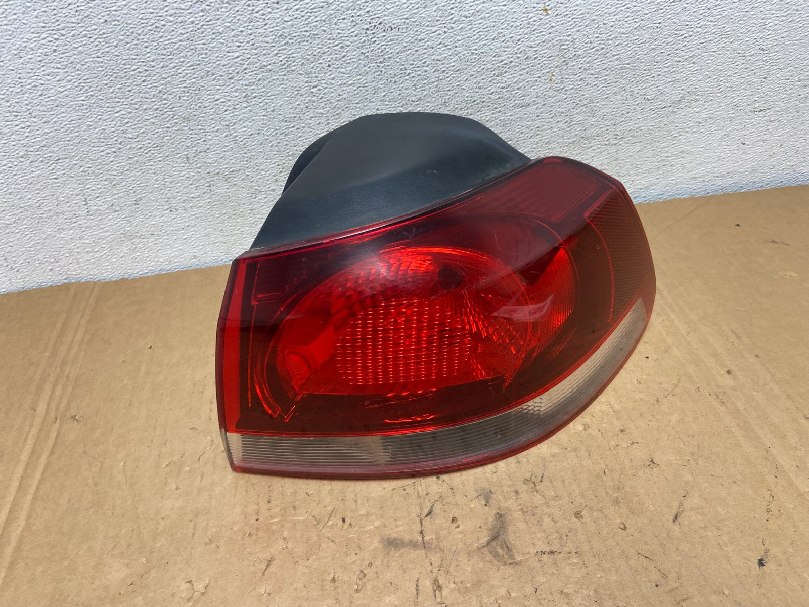 2010 to 2014 Volkswagen Golf & GTI Hatchback Right Side Tail Light AD3162 LK0