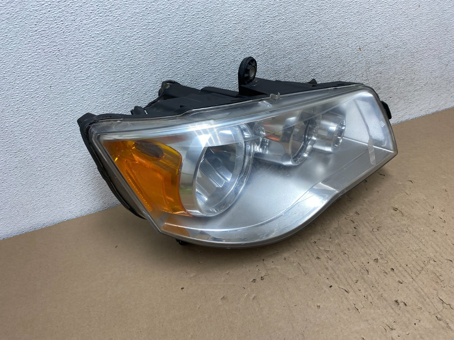 2011 to 2016 Chrysler Town and Country Right Passenger Headlight AG6776 DW2