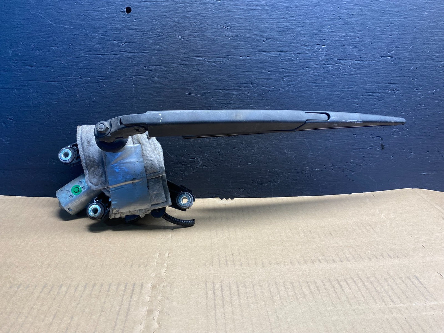 2013-2016 Nissan Pathfinder Back Door Rear Wiper Motor Wiper Blade ab7241 DG0