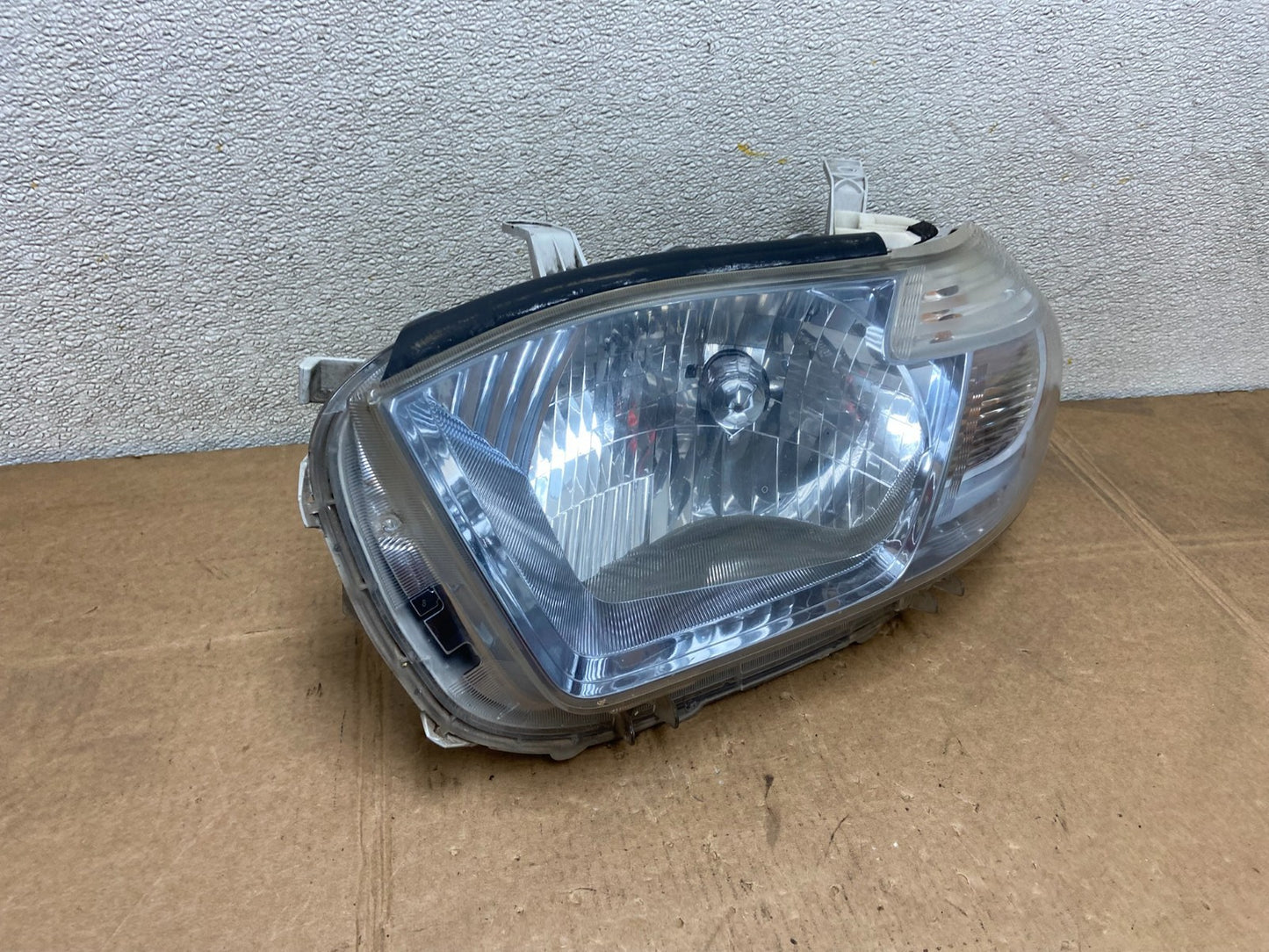 2008 - 2010 Toyota Highlander Hybrid Left Driver Blue Halogen Headlight Y5598 DG2