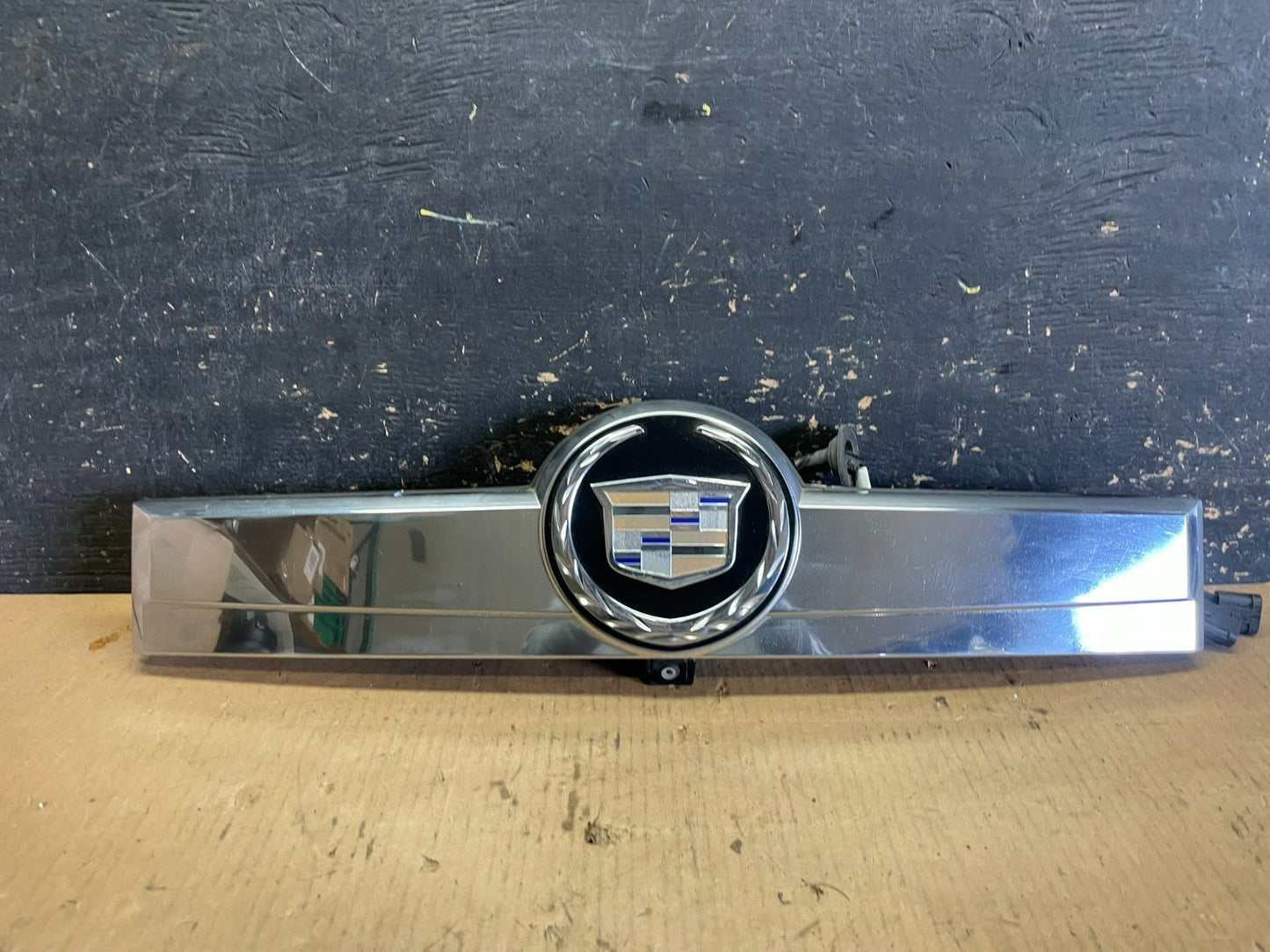 2007 to 2014 Cadillac Escalade Rear Liftgate Trim Molding W/Camera AA2453 DG0