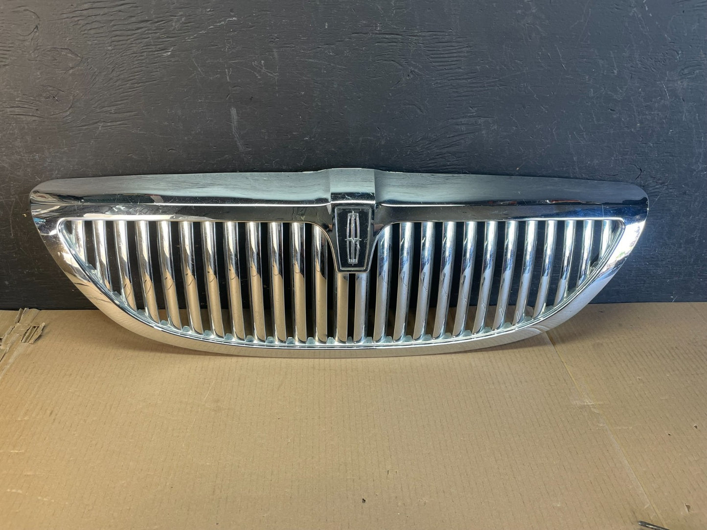 2003 to 2011 Lincoln Town Car Front Upper Grille Grill Chrome W/Emblem AE3571 DG0