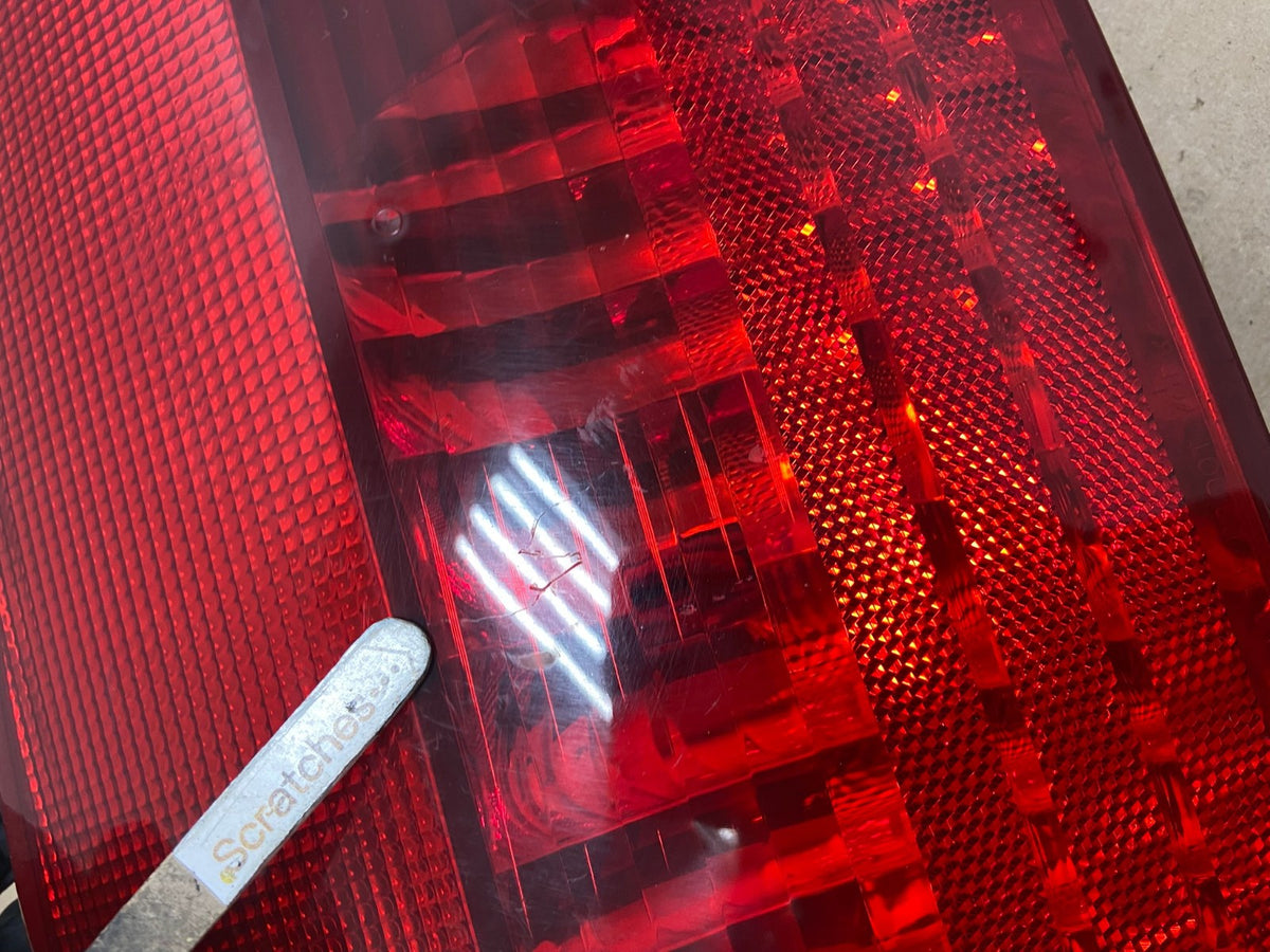 2004 - 2005 Toyota Sienna Left Driver LH Side Inner Tail Light AH9443 LK3