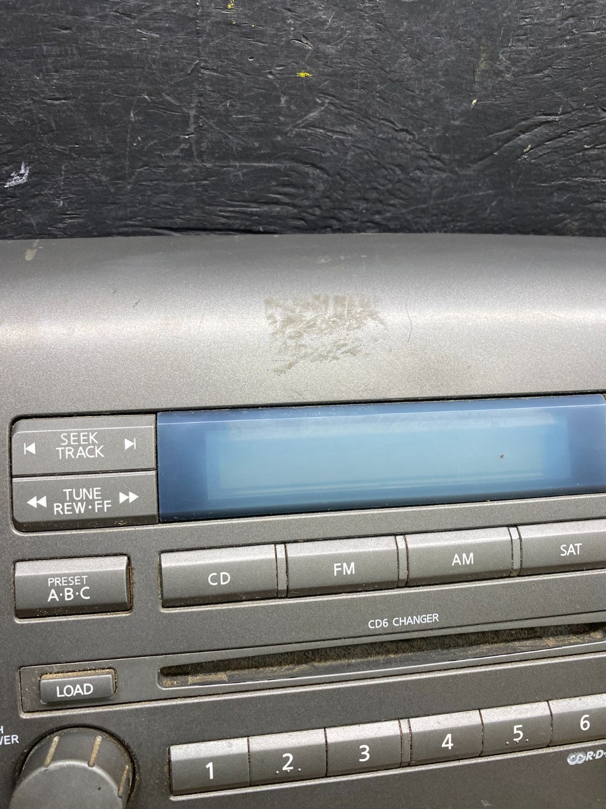 2004 to 2005 Nissan Armada Bose Radio CD Player A/C Climate Control U5878 DG2