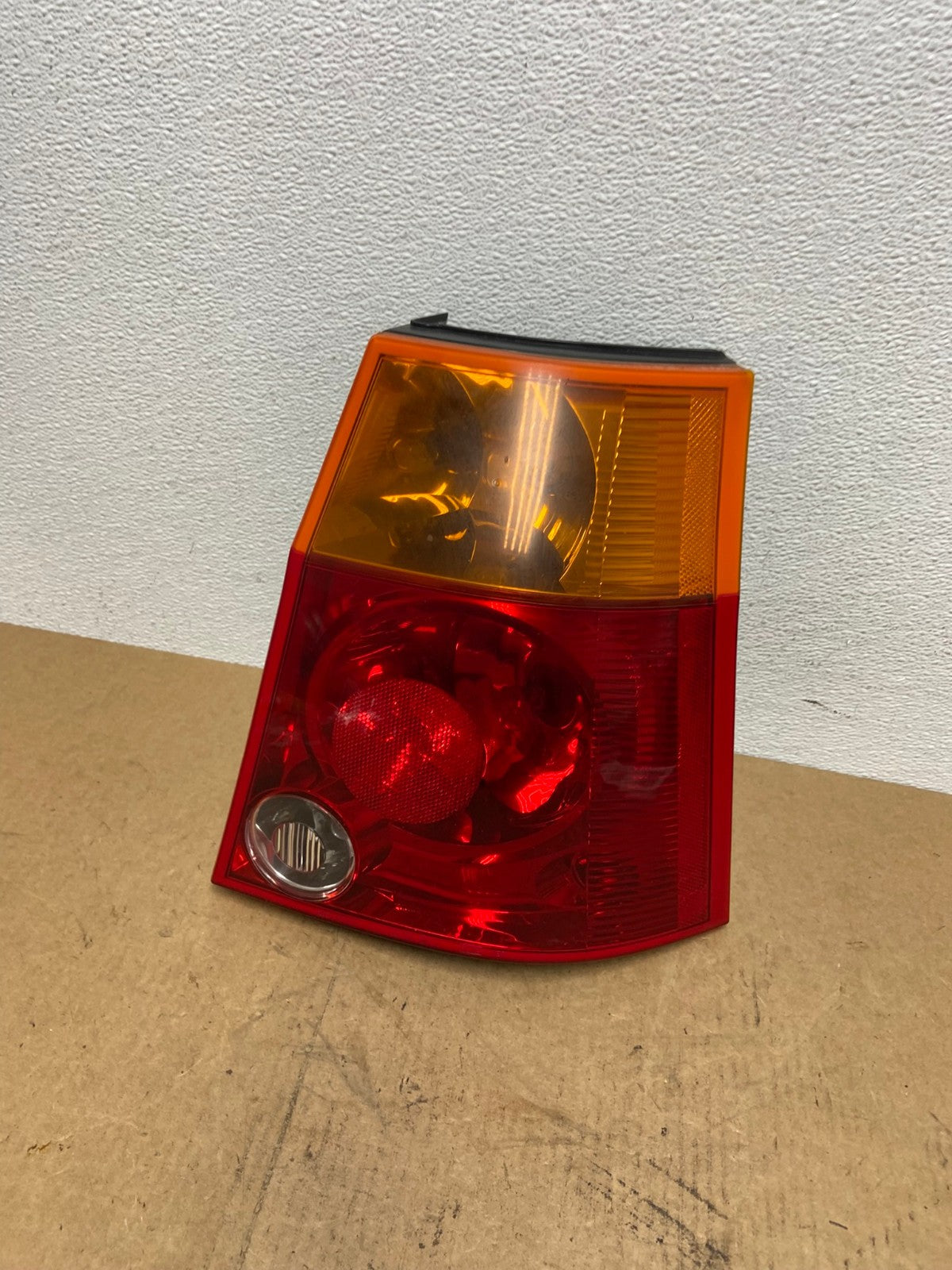 2004 to 2006 Chrysler Pacifica Right Passenger Rh Side Tail Light Oem AC3035 LK0