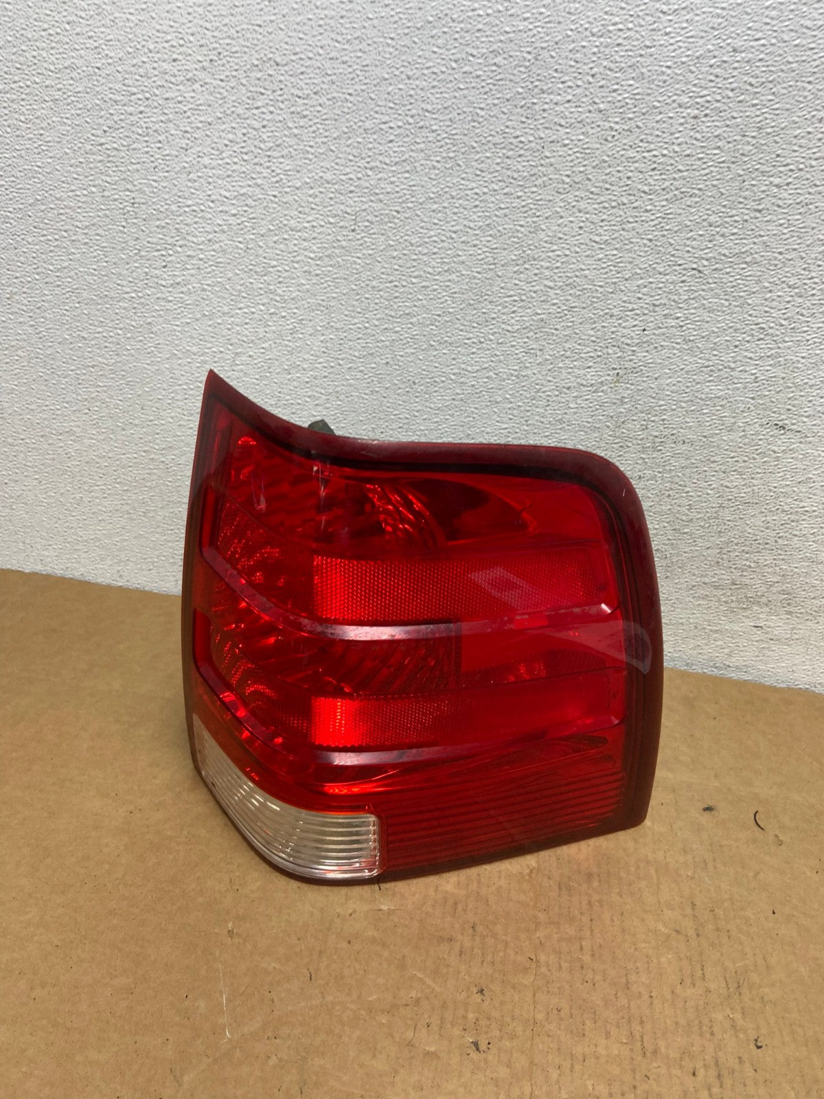 2003 2004 2005 2006 Ford Expedition Right Passenger Rh Tail light AD4500 LK0